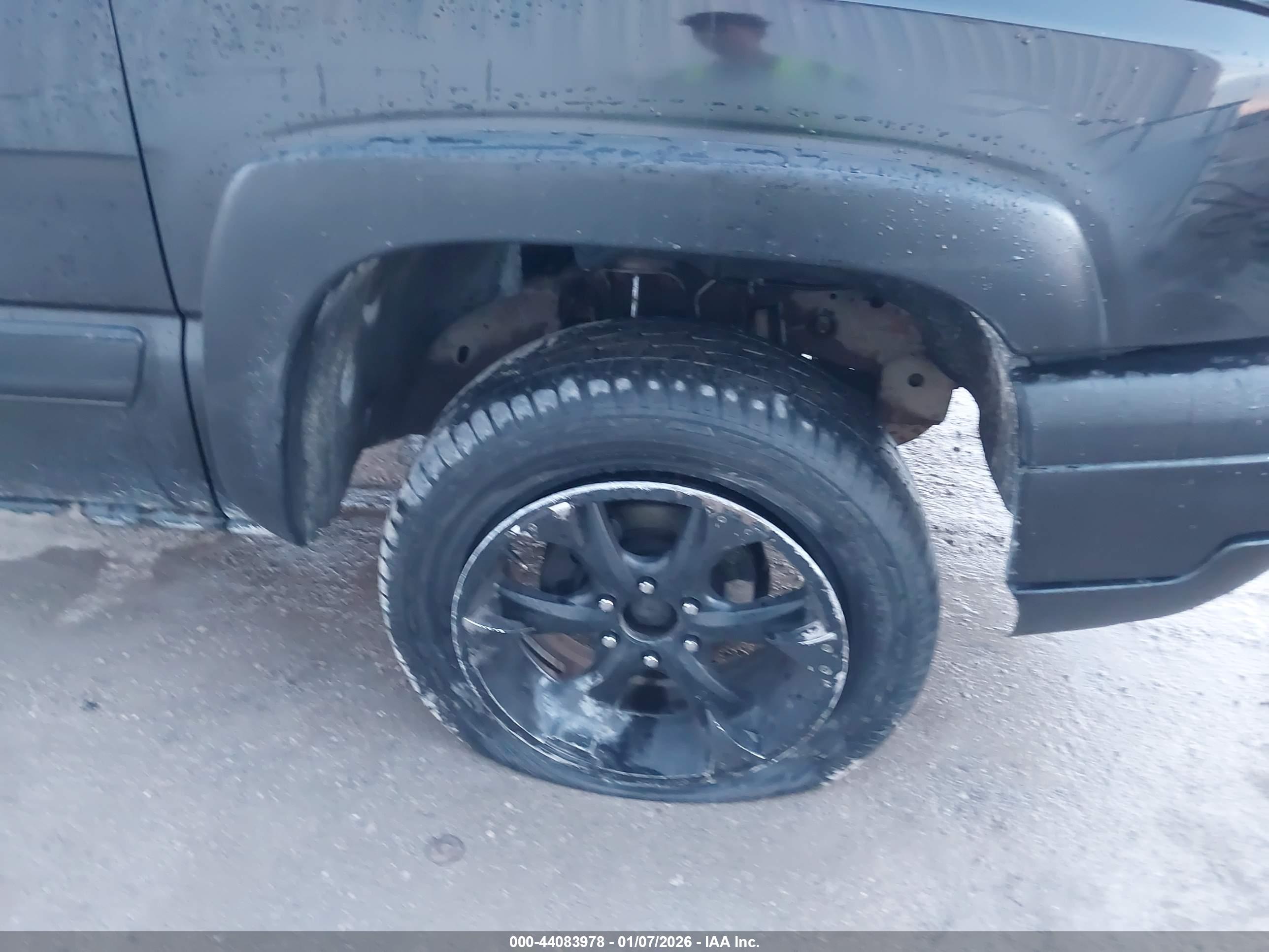 CHEVROLET SILVERADO image 6