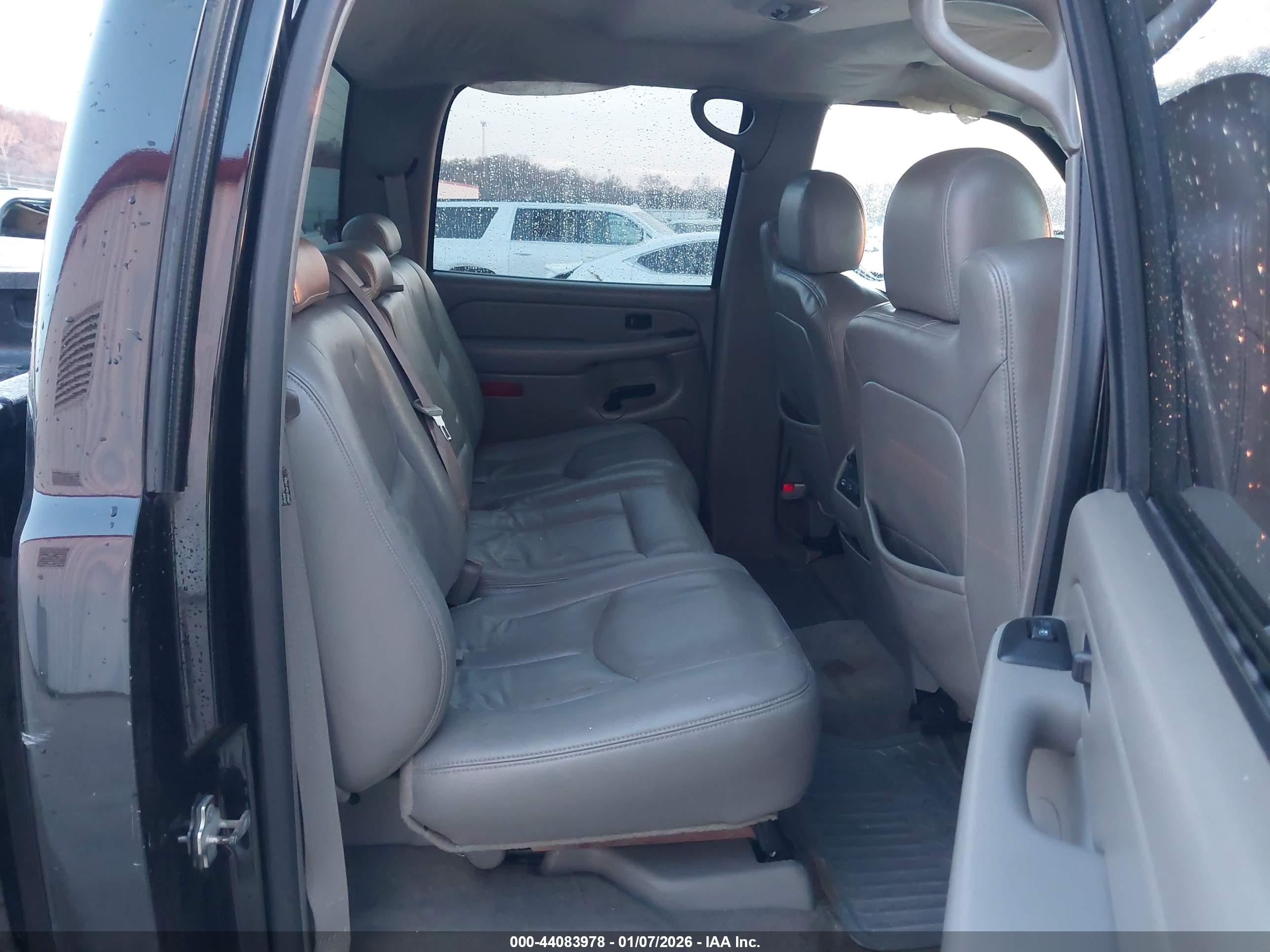 CHEVROLET SILVERADO image 8