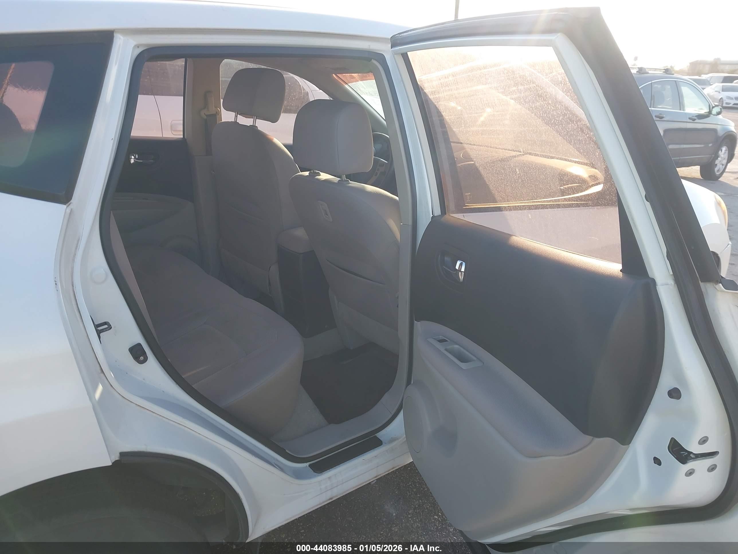 NISSAN ROGUE image 8