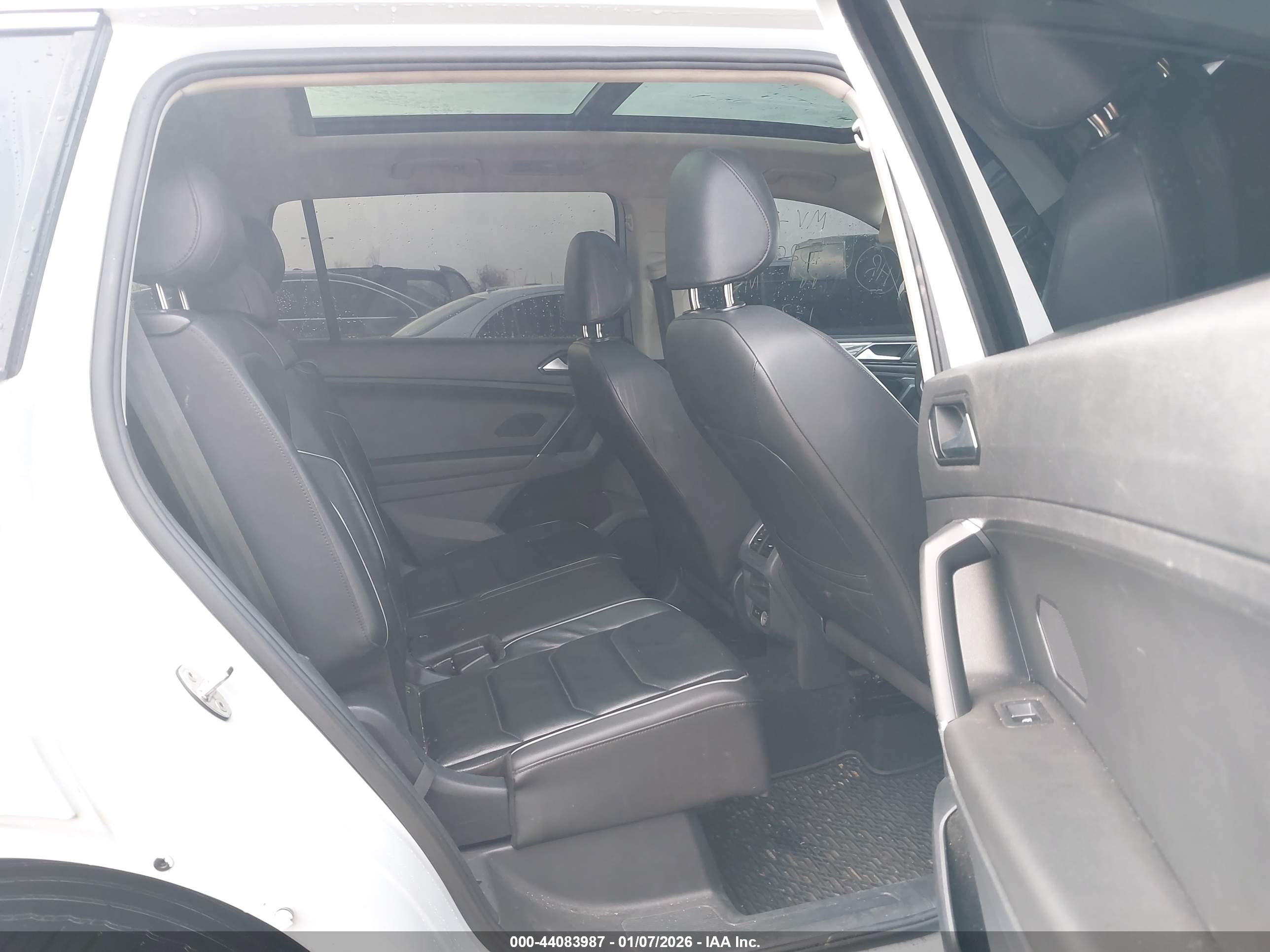 VOLKSWAGEN TIGUAN image 8