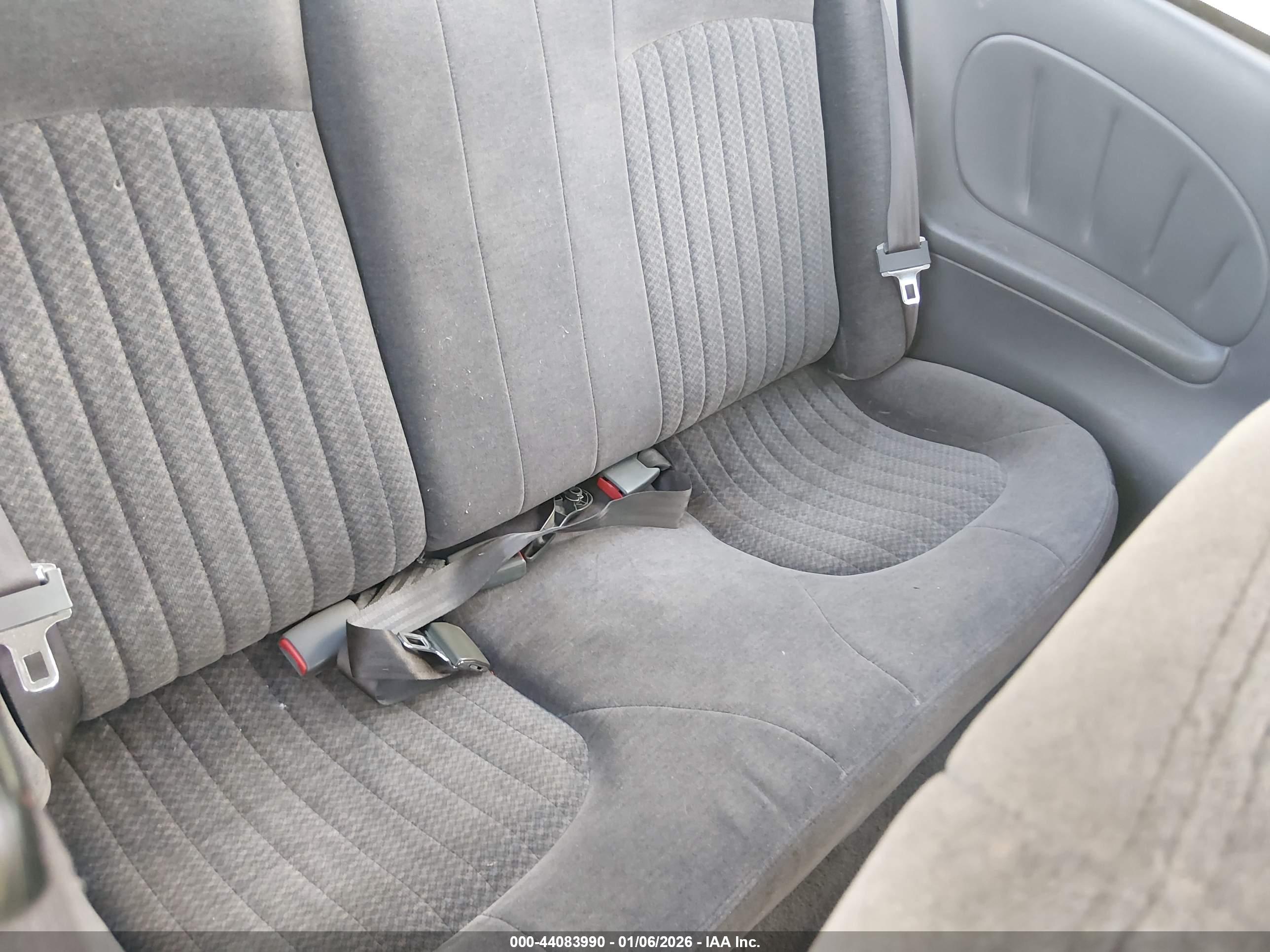PONTIAC GRAND image 8