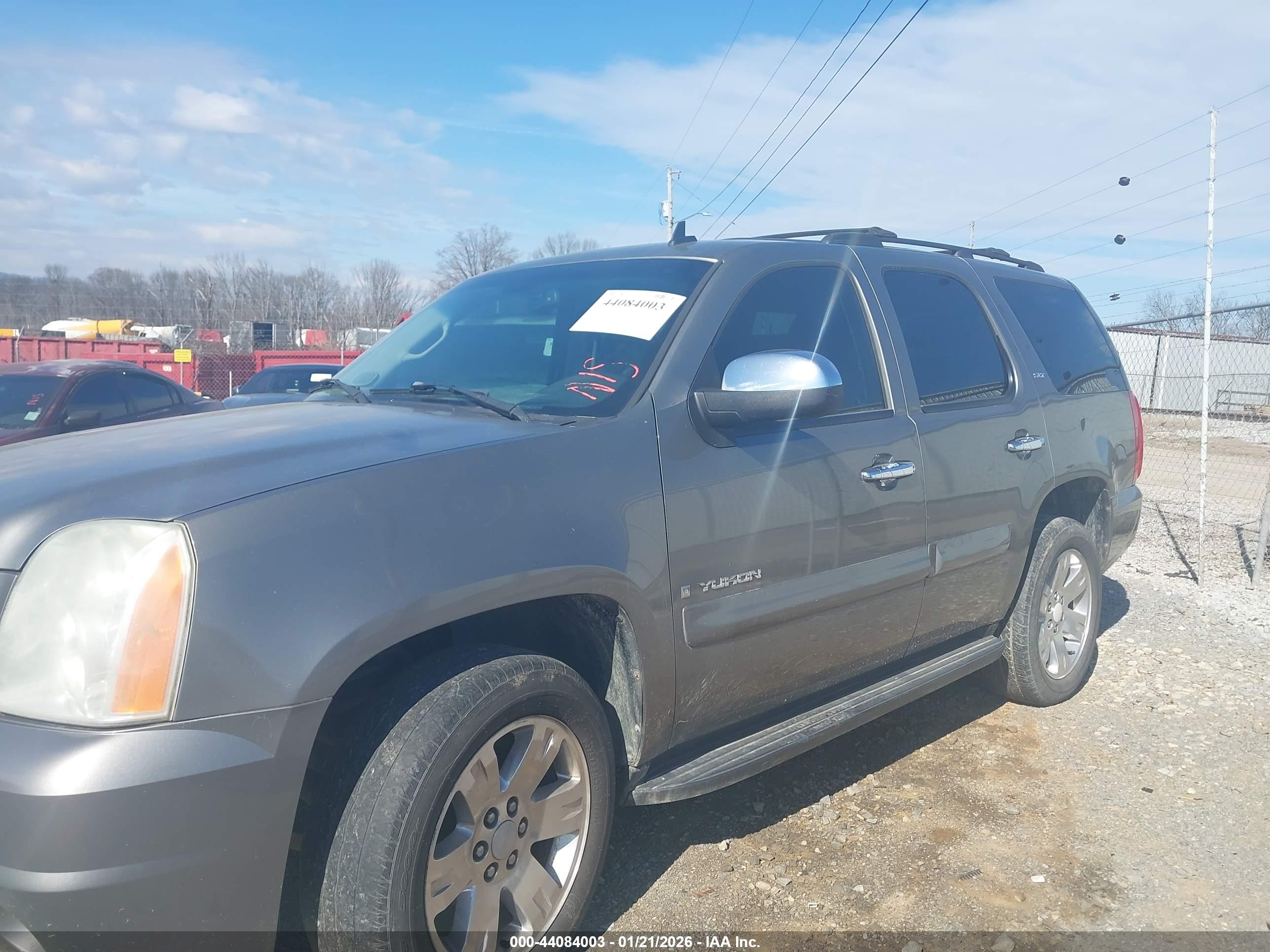 GMC YUKON image 2
