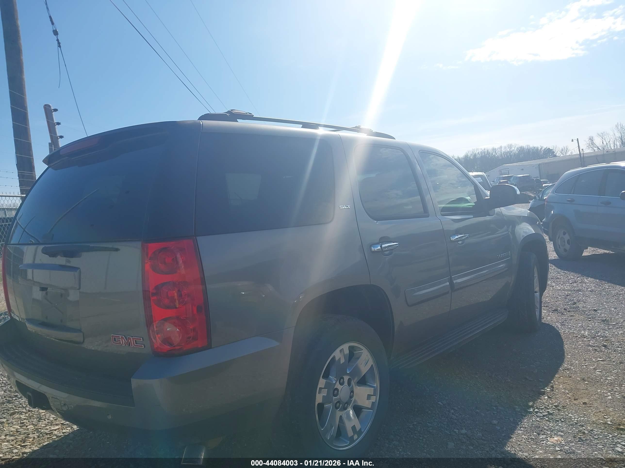 GMC YUKON image 3