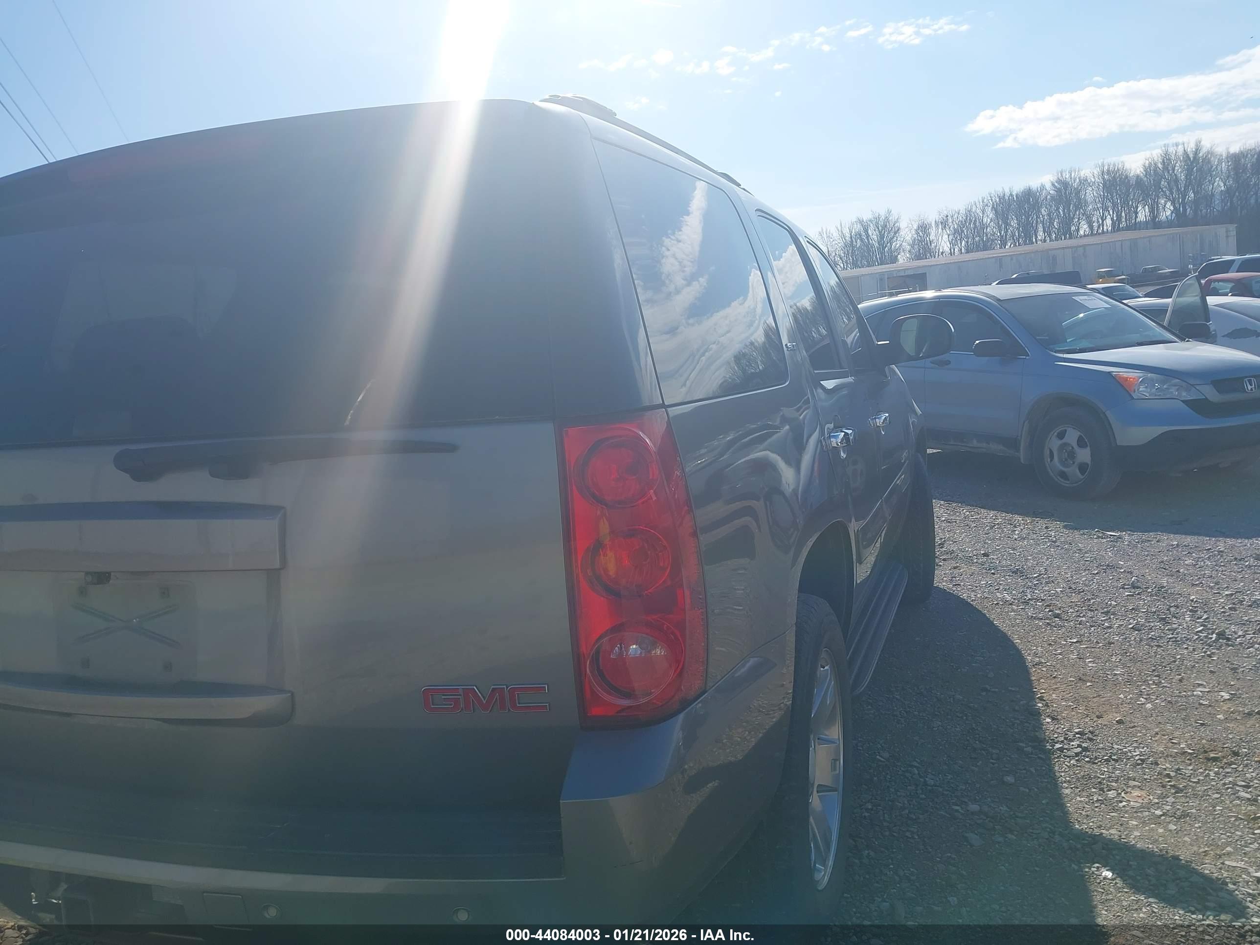 GMC YUKON image 4