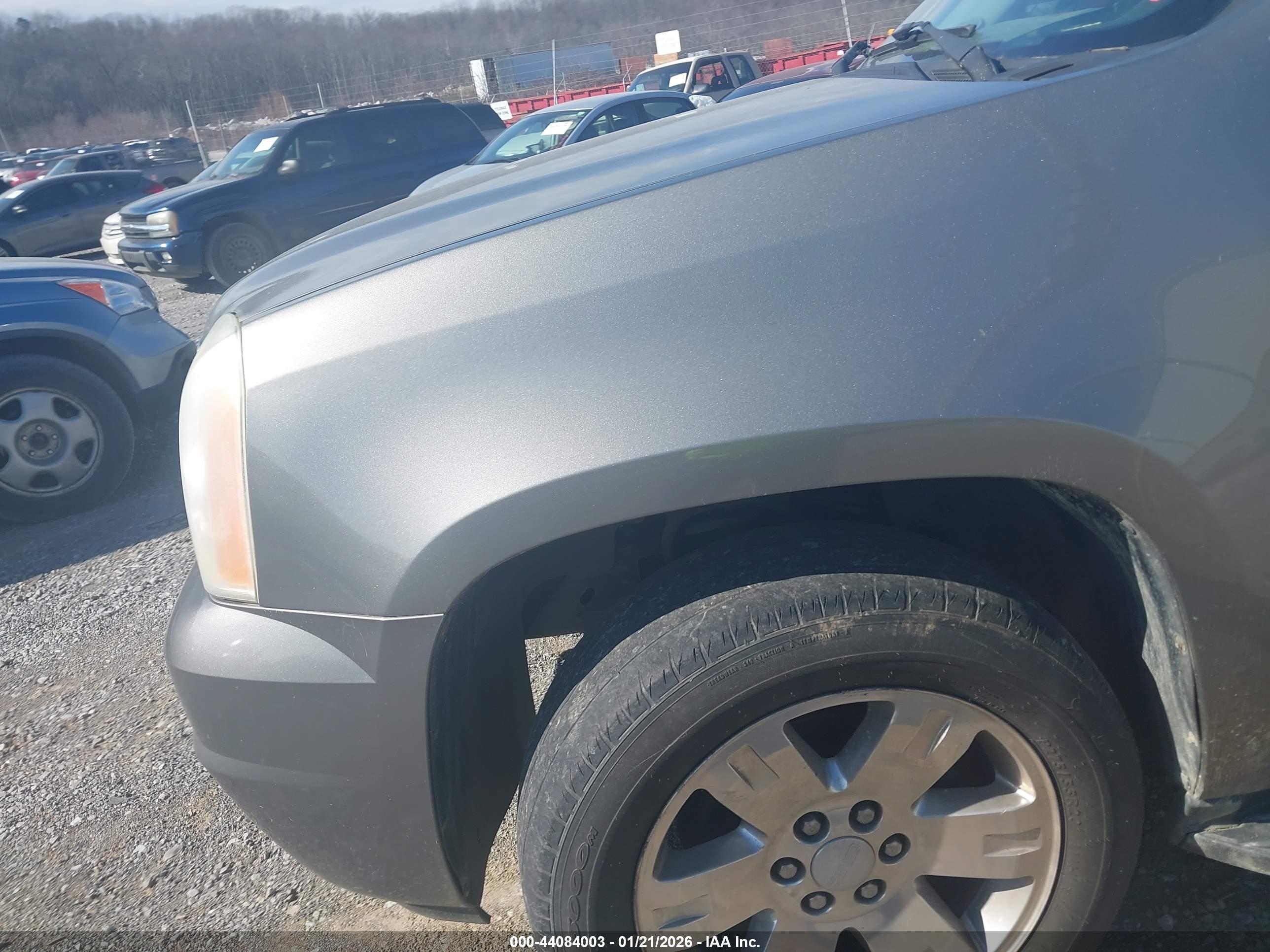 GMC YUKON image 6