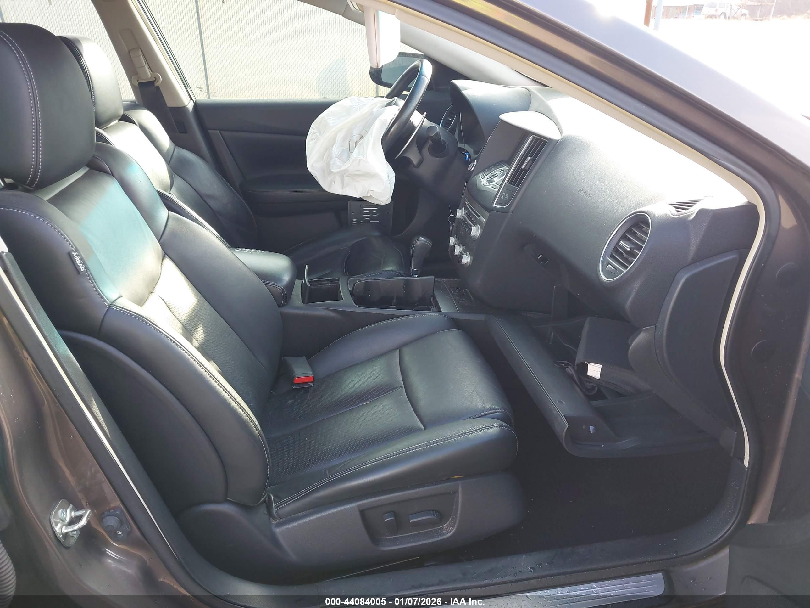 NISSAN MAXIMA image 5