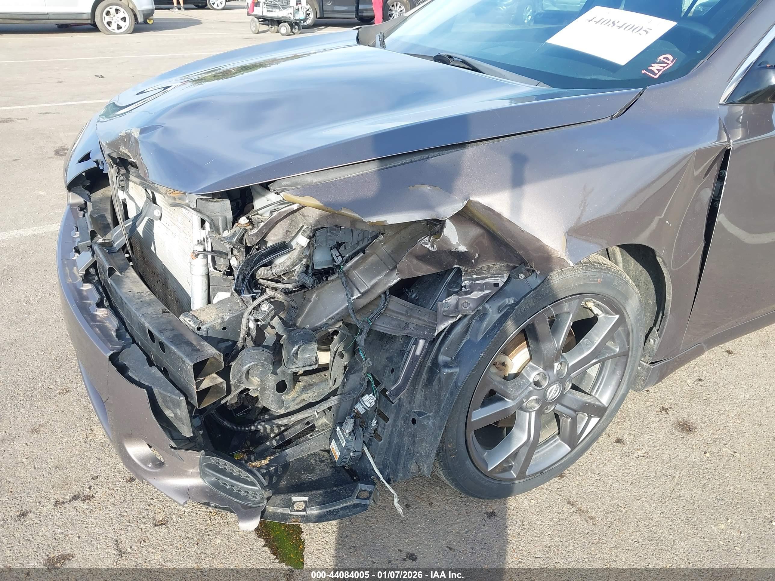 NISSAN MAXIMA image 6