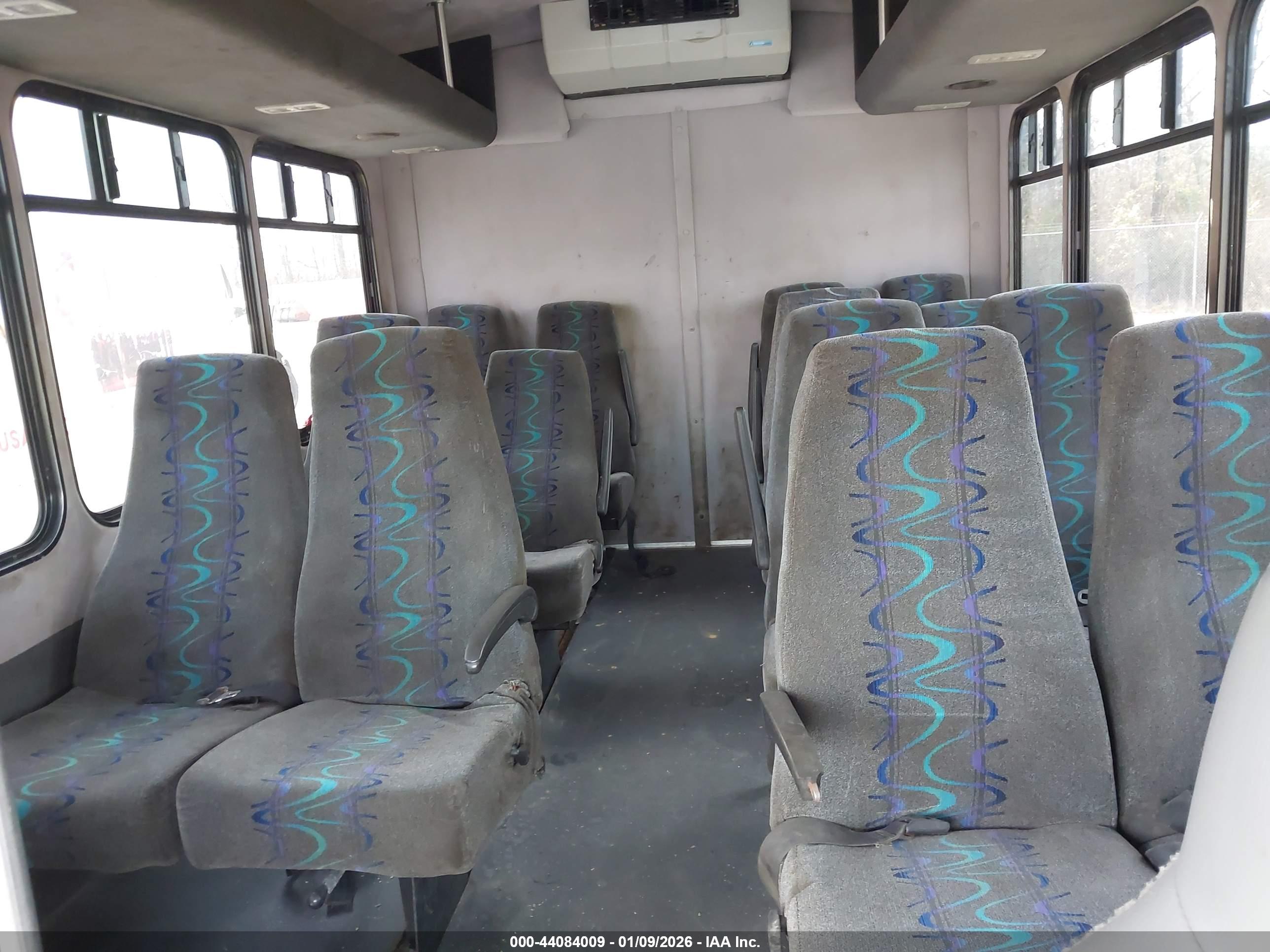 FORD E-350 image 8