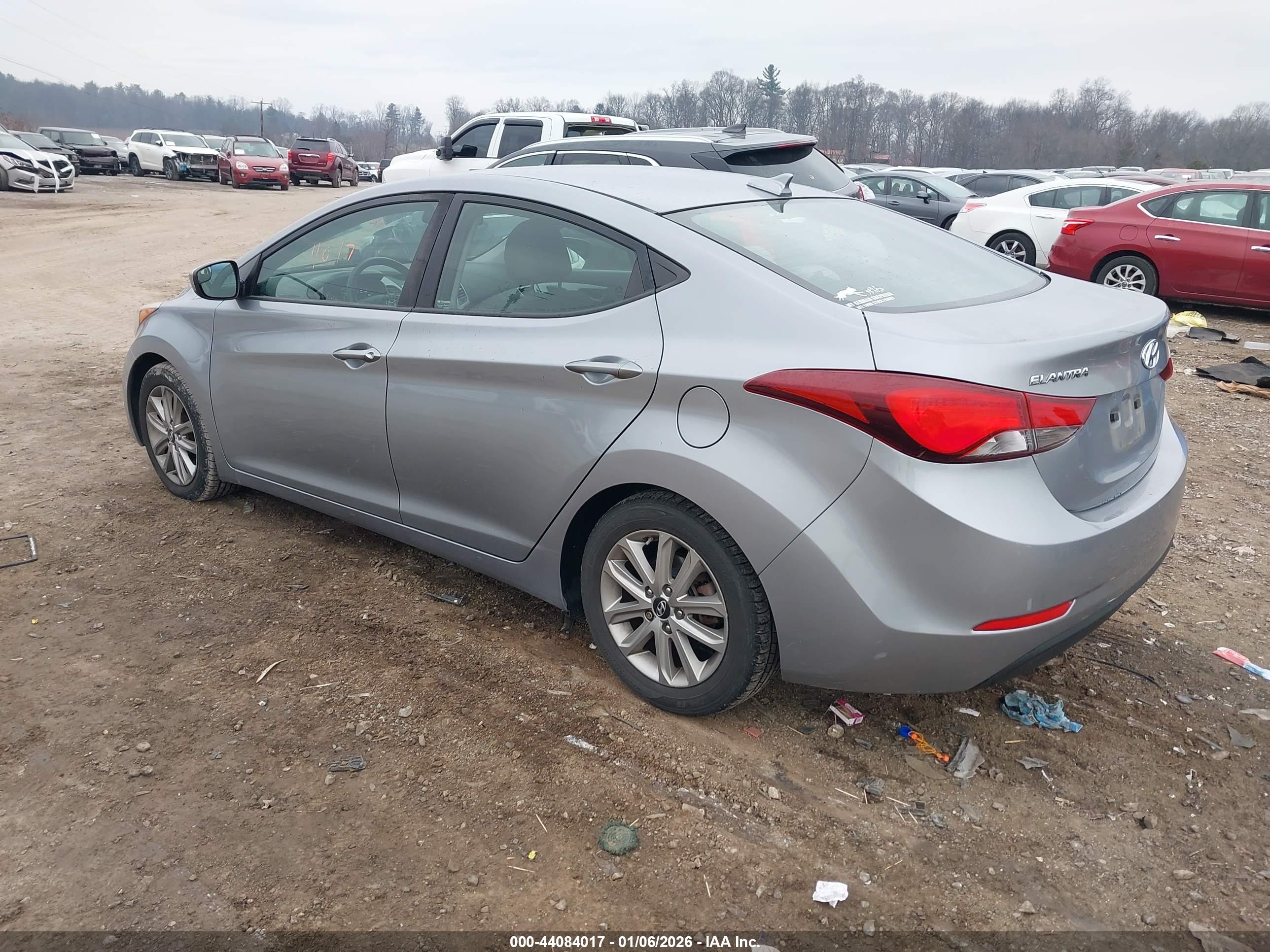HYUNDAI ELANTRA image 3