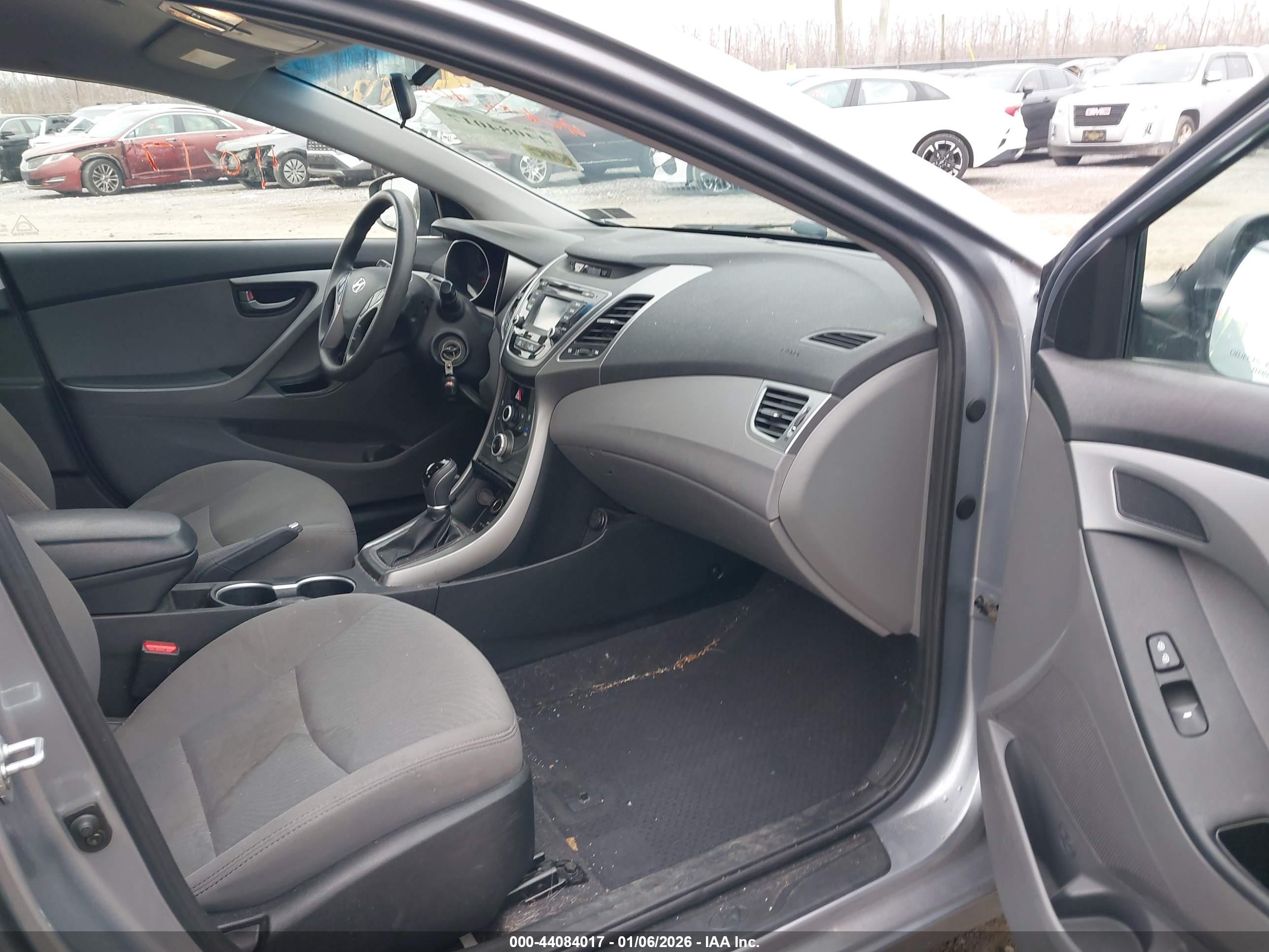 HYUNDAI ELANTRA image 5