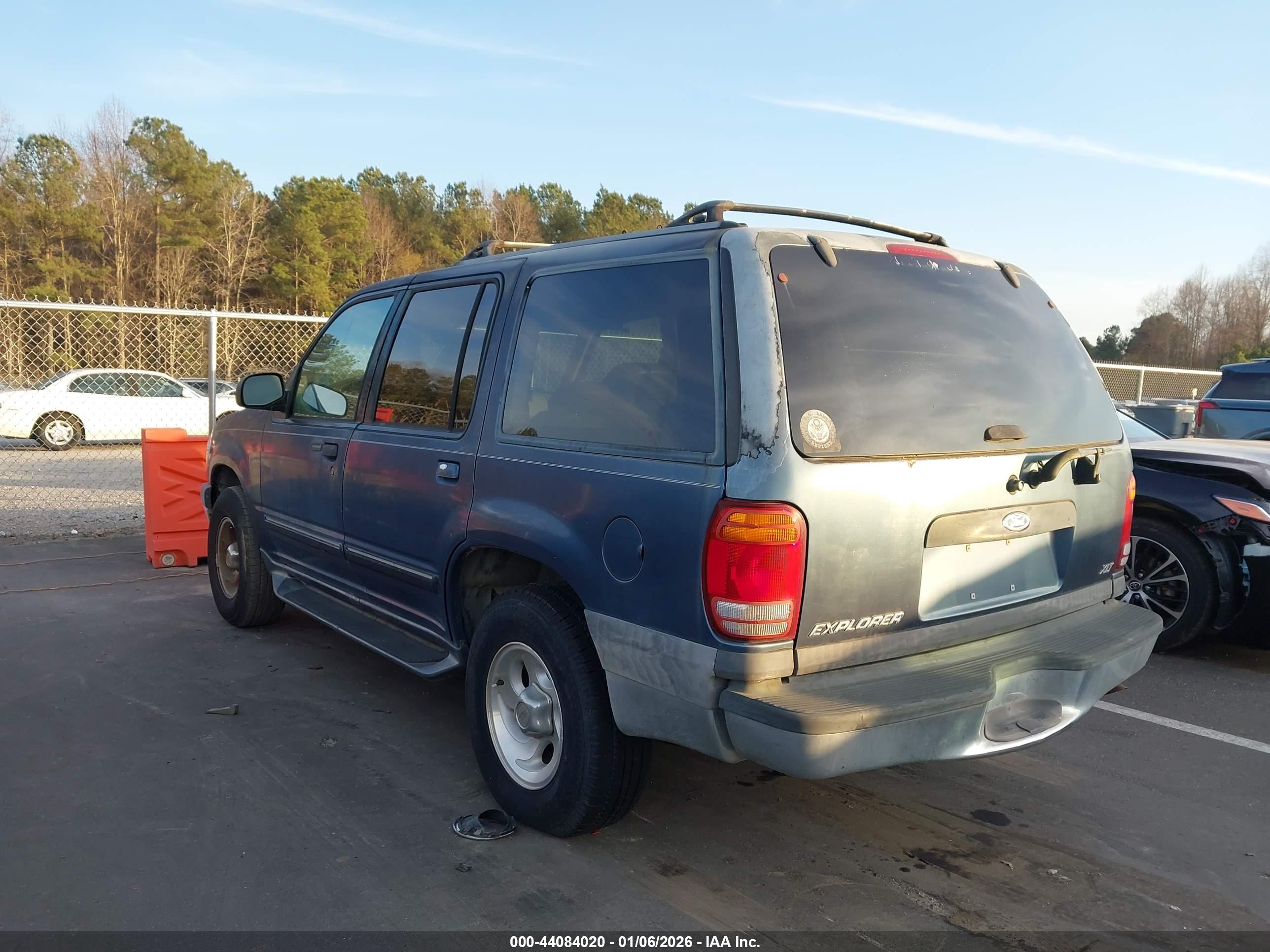 FORD EXPLORER image 3