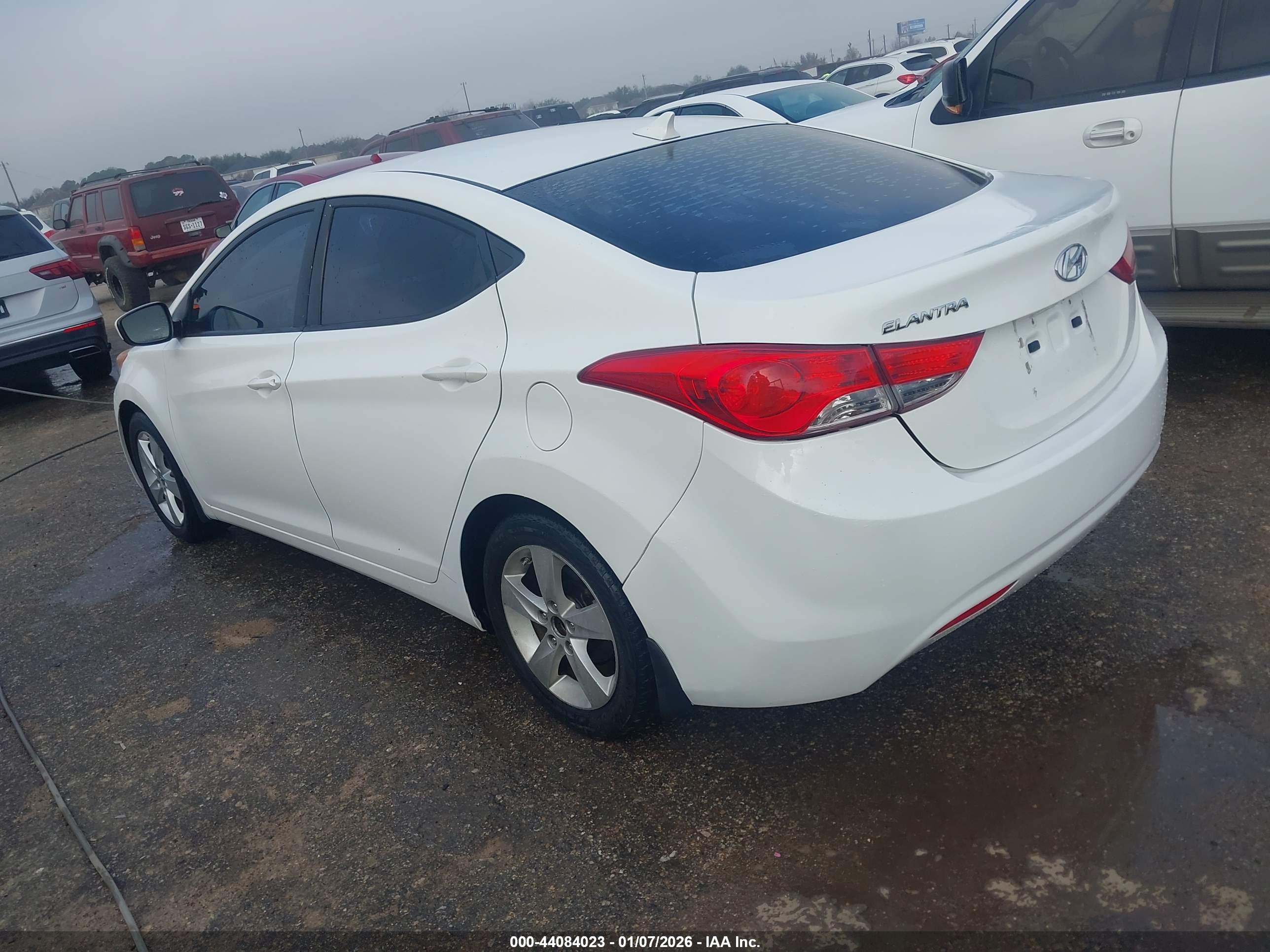 HYUNDAI ELANTRA image 3