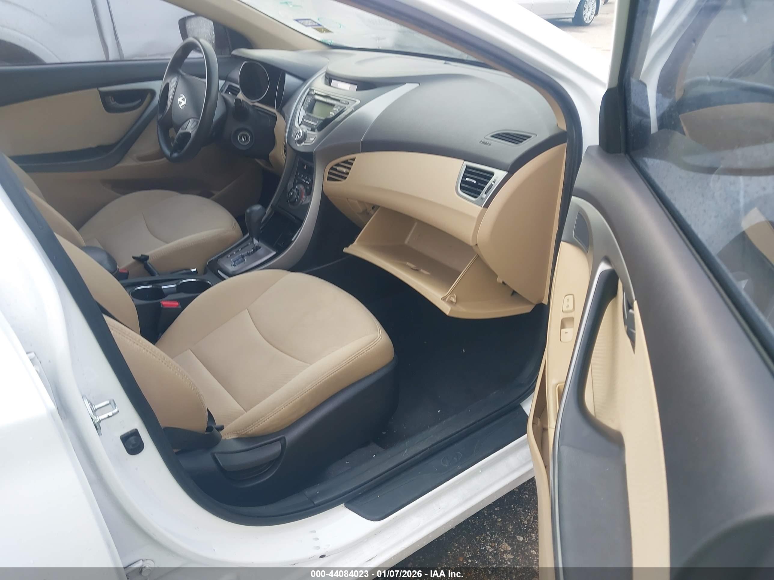 HYUNDAI ELANTRA image 5