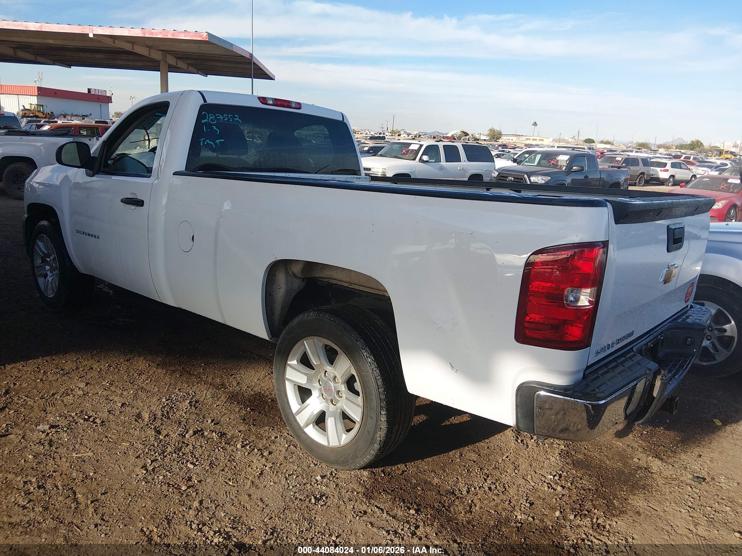 CHEVROLET SILVERADO image 3