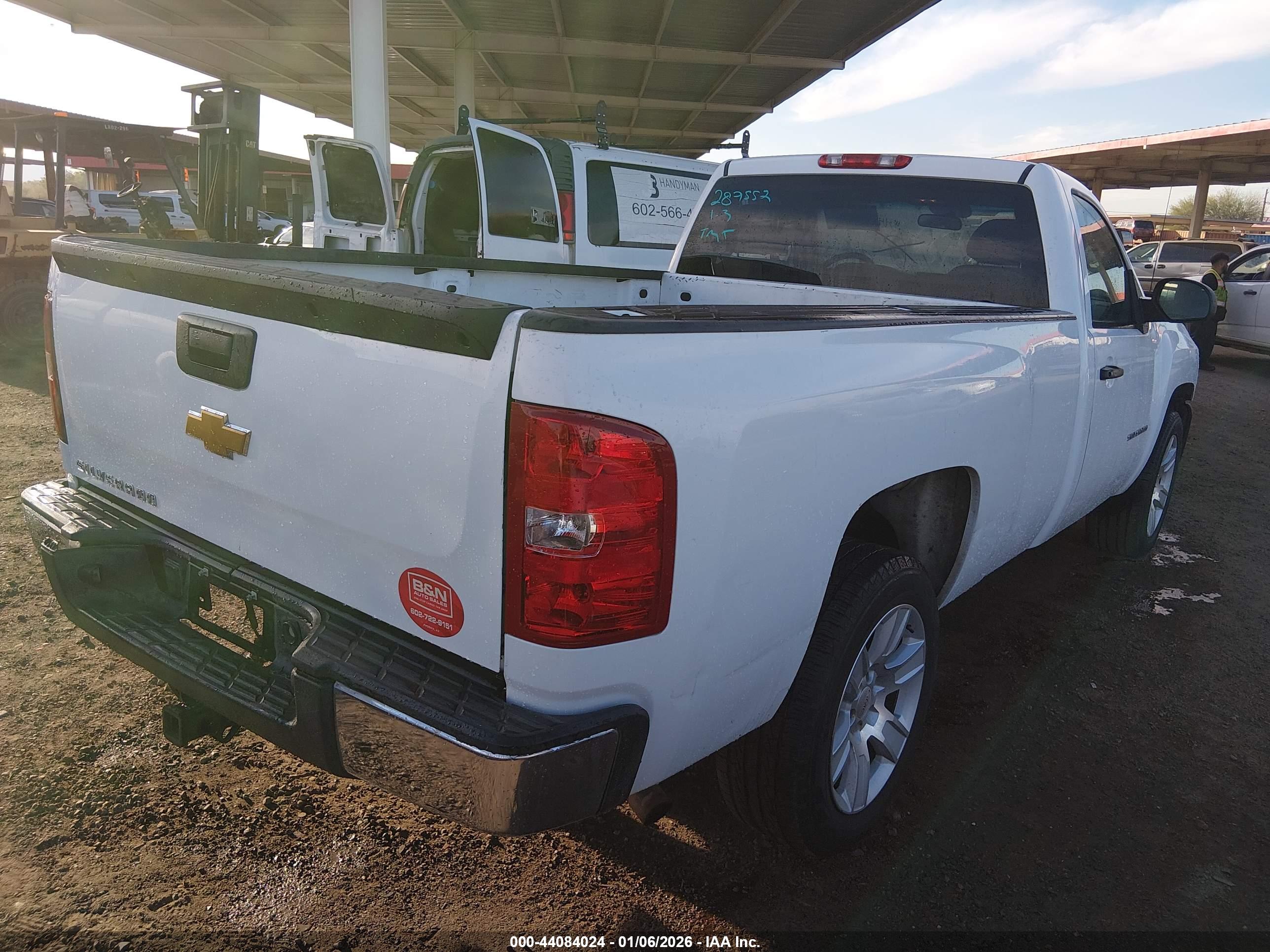 CHEVROLET SILVERADO image 4