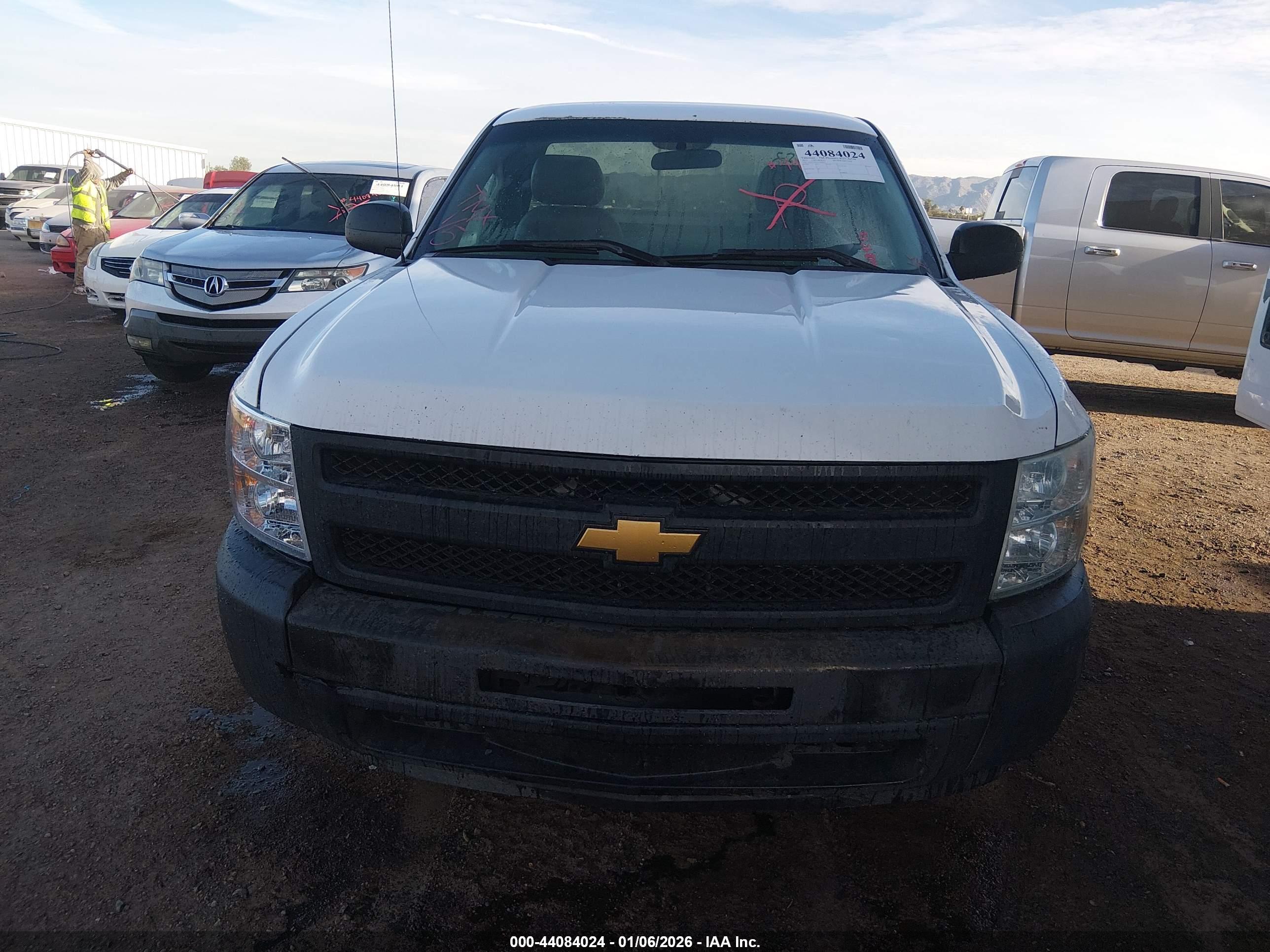 CHEVROLET SILVERADO image 6