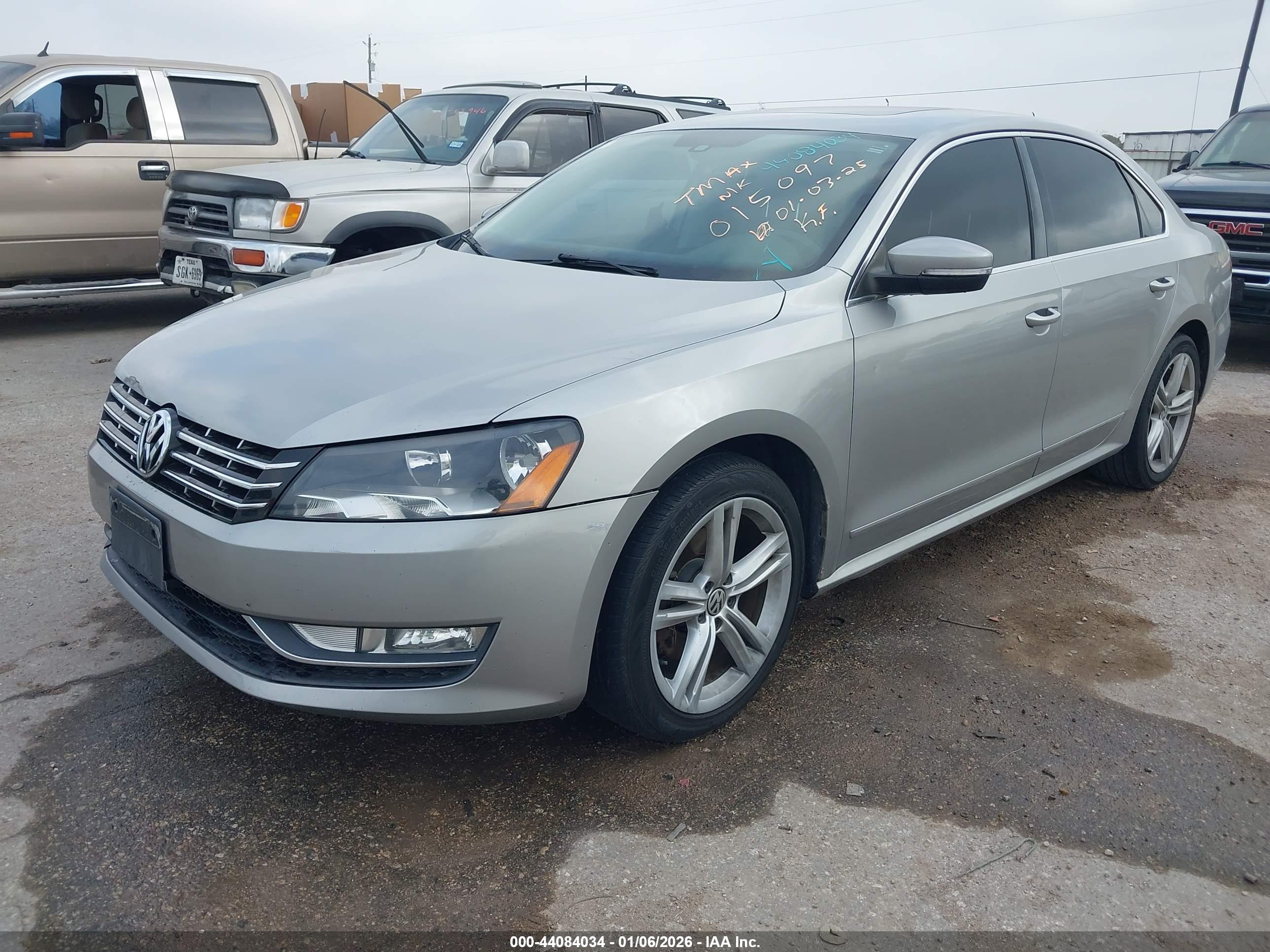 VOLKSWAGEN PASSAT image 2