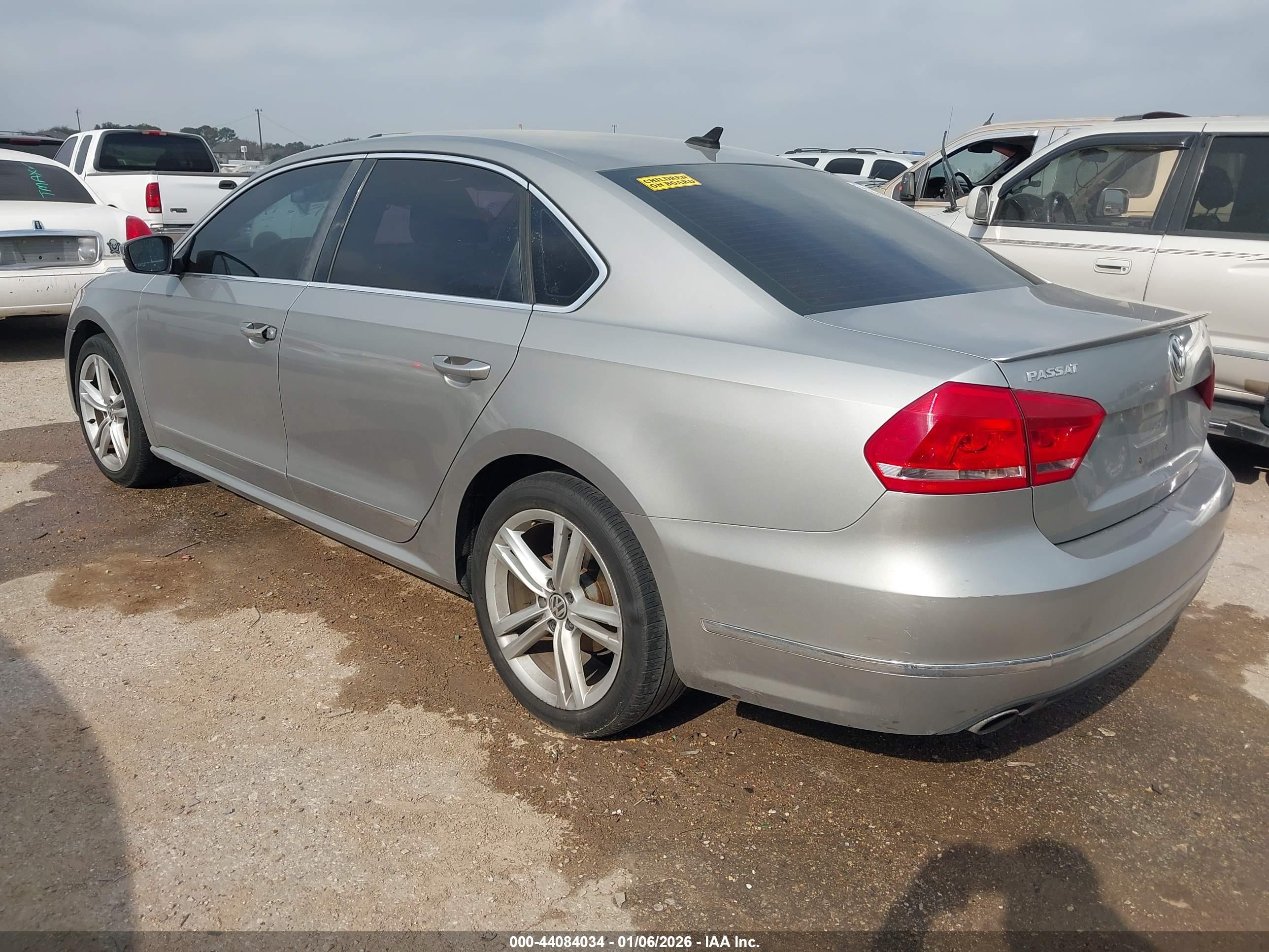 VOLKSWAGEN PASSAT image 3
