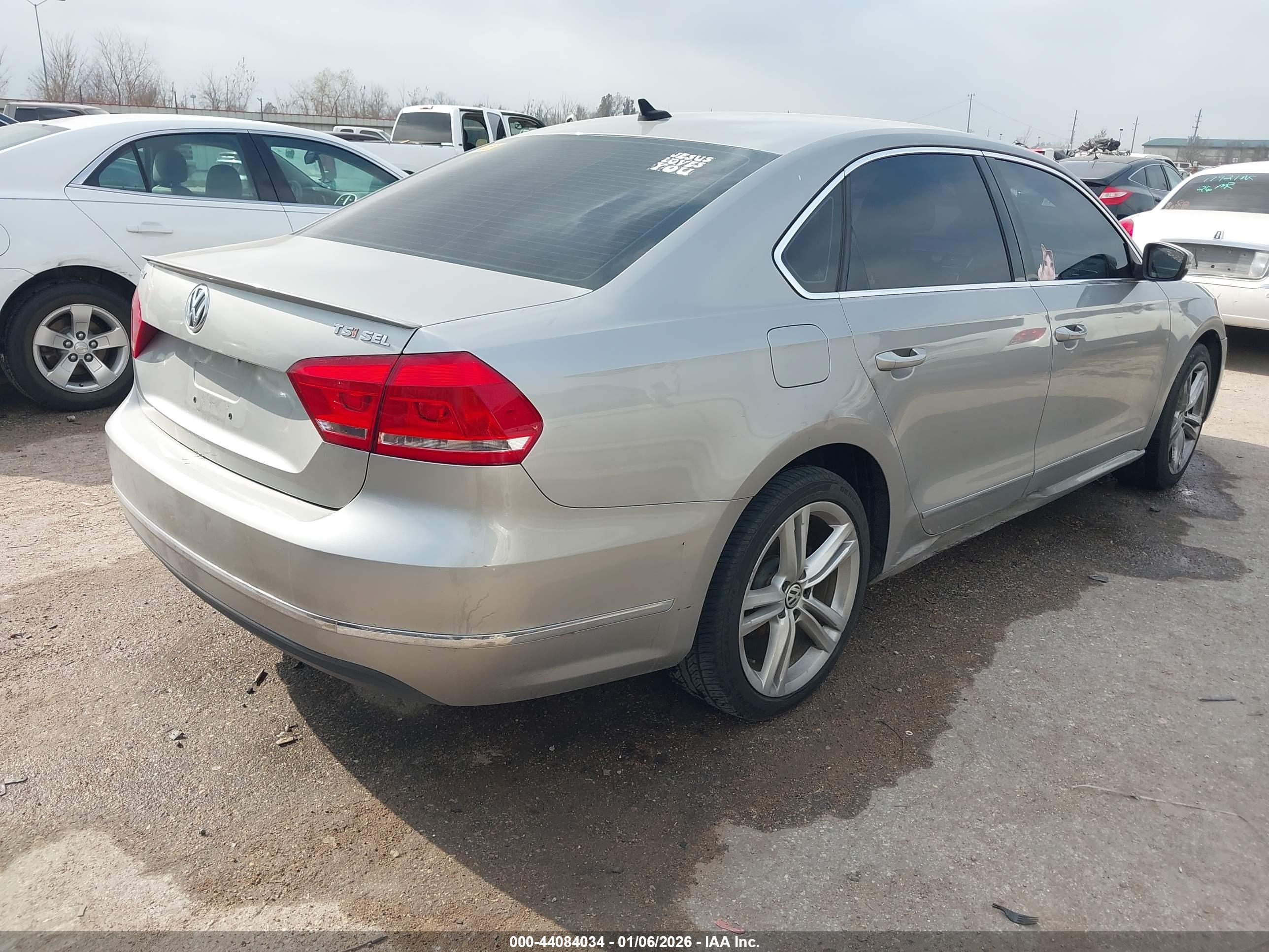 VOLKSWAGEN PASSAT image 4