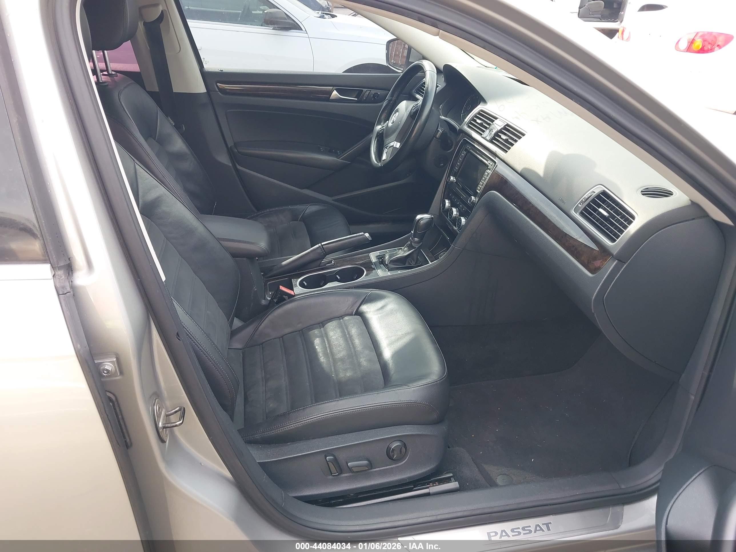 VOLKSWAGEN PASSAT image 5