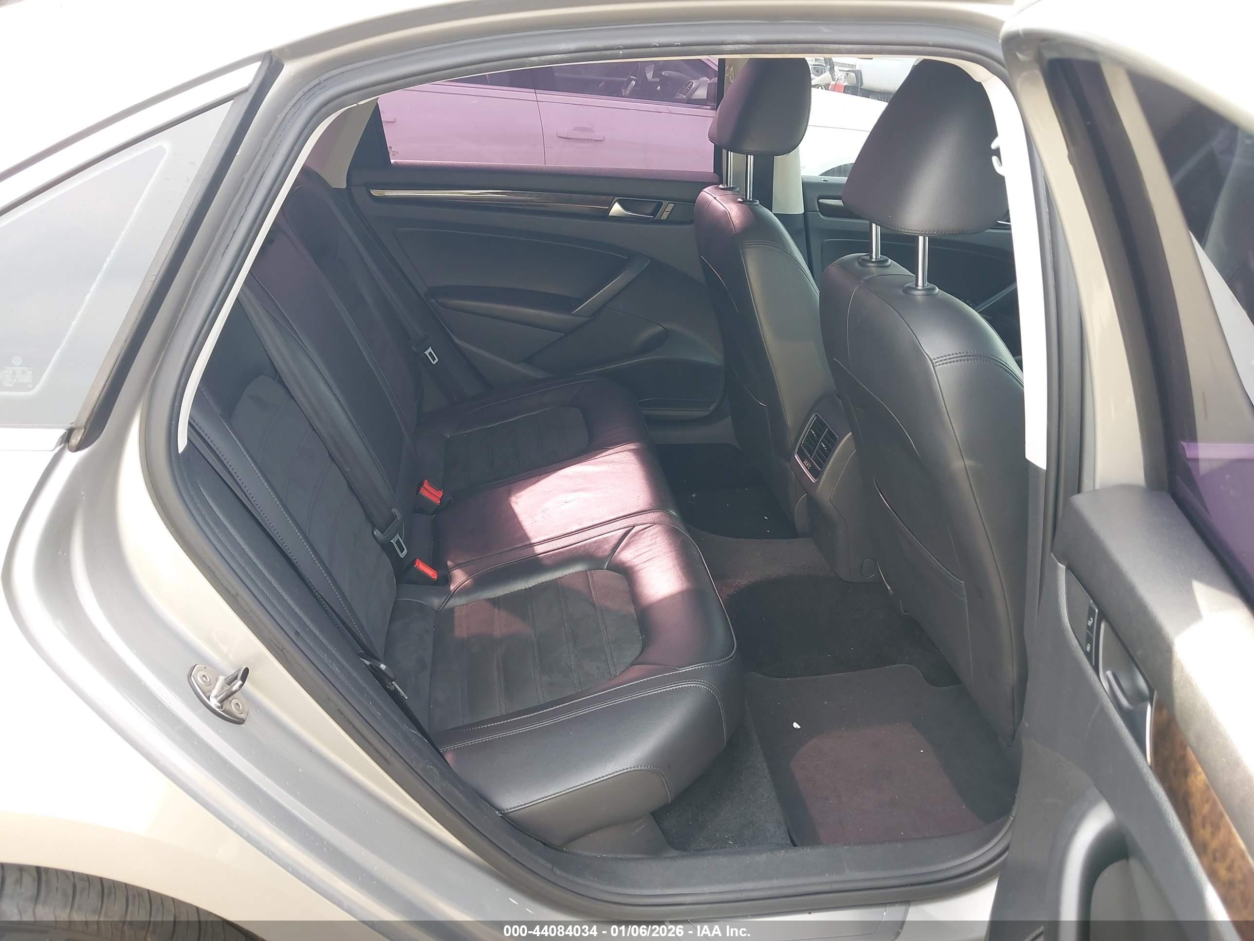 VOLKSWAGEN PASSAT image 8