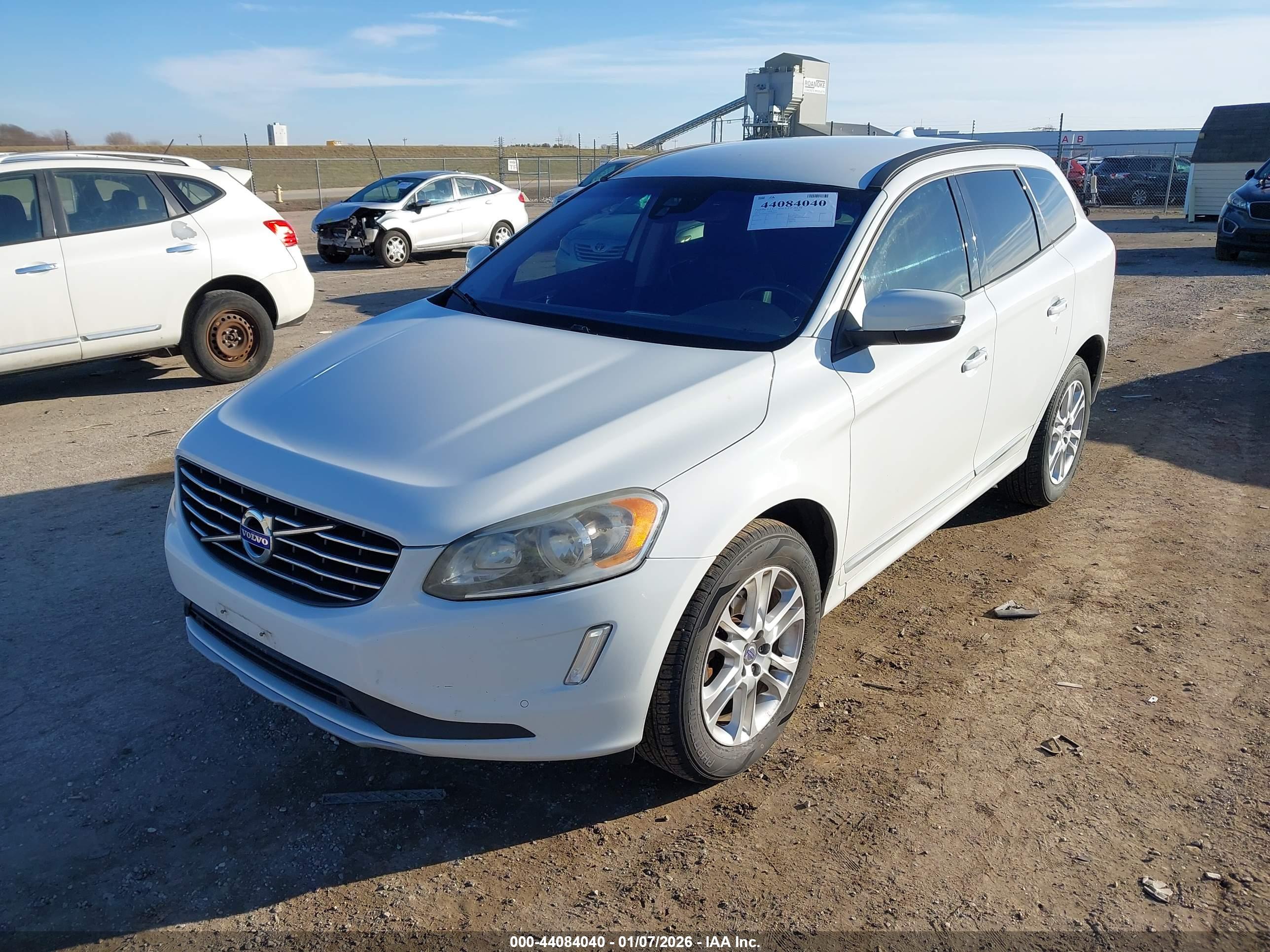 VOLVO XC60 image 2