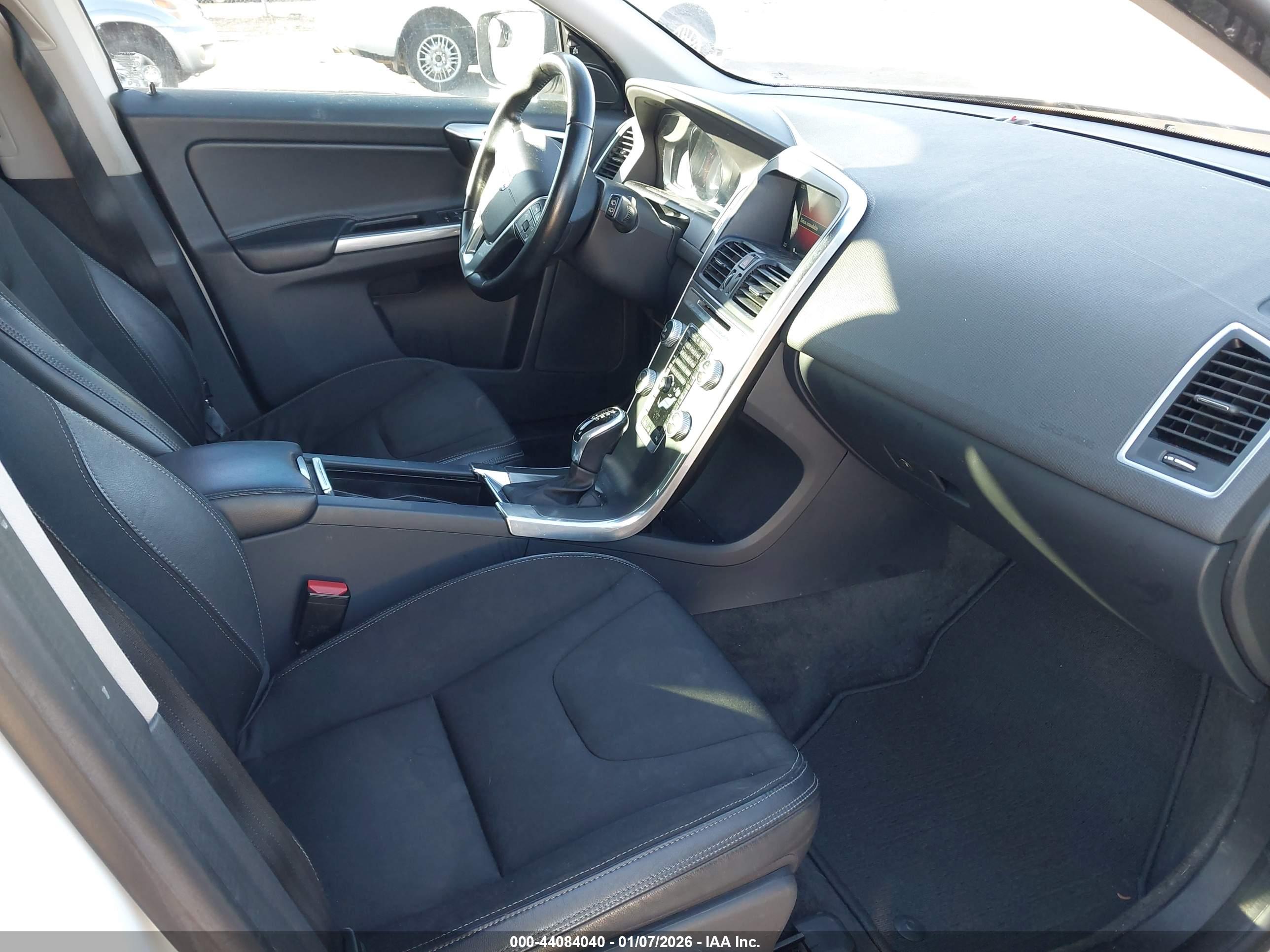 VOLVO XC60 image 5