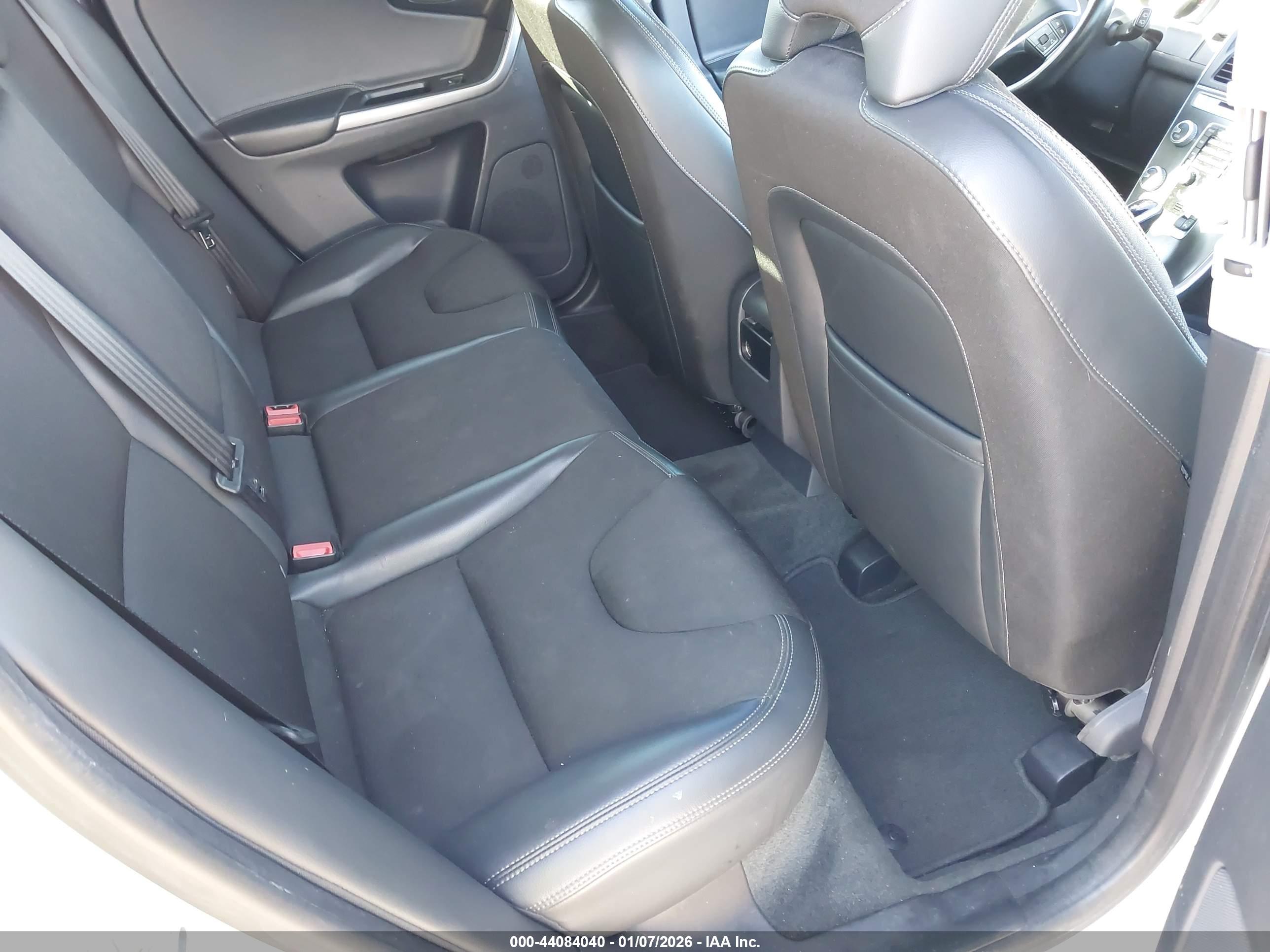 VOLVO XC60 image 8