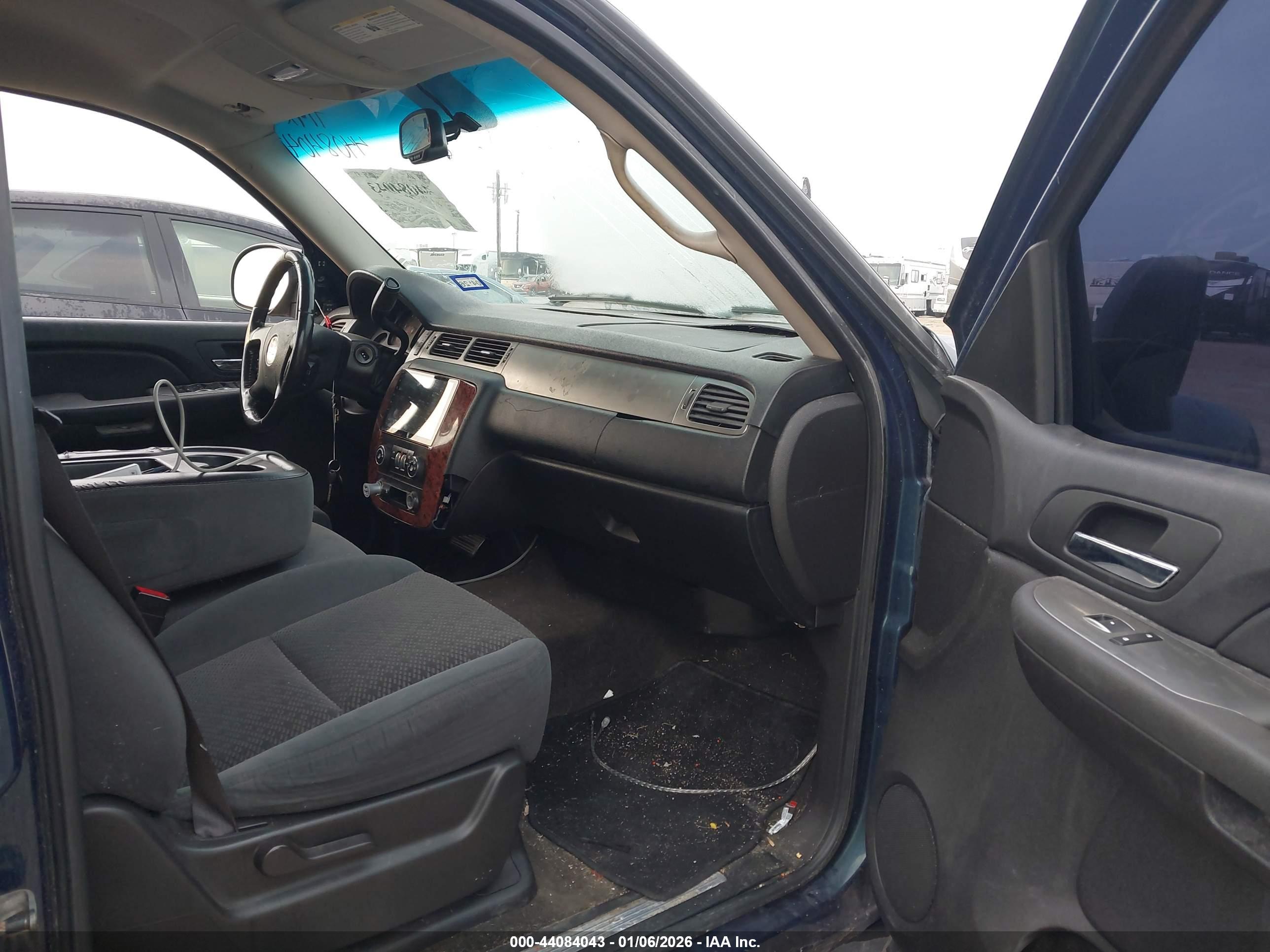 CHEVROLET TAHOE image 5