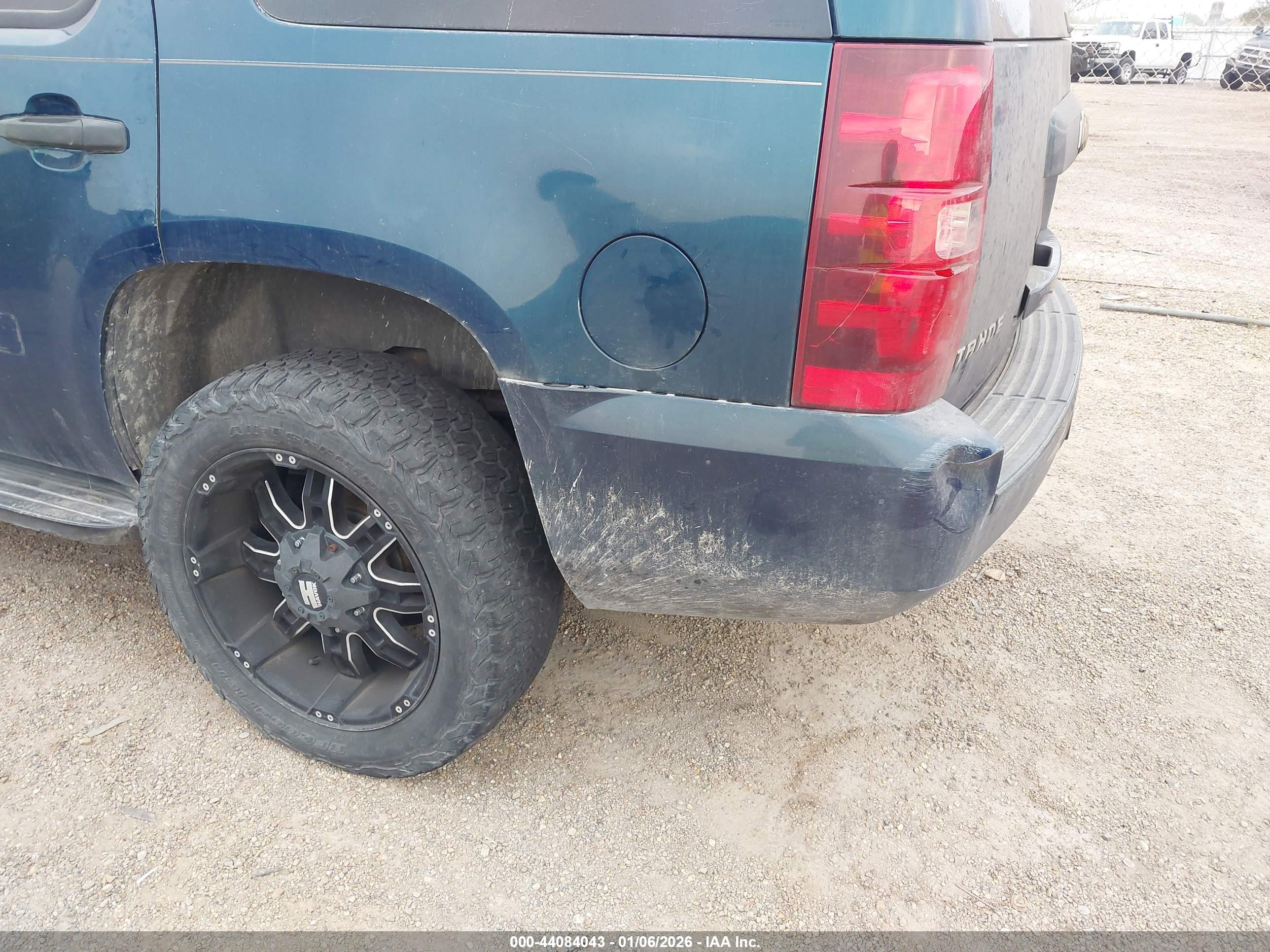 CHEVROLET TAHOE image 6