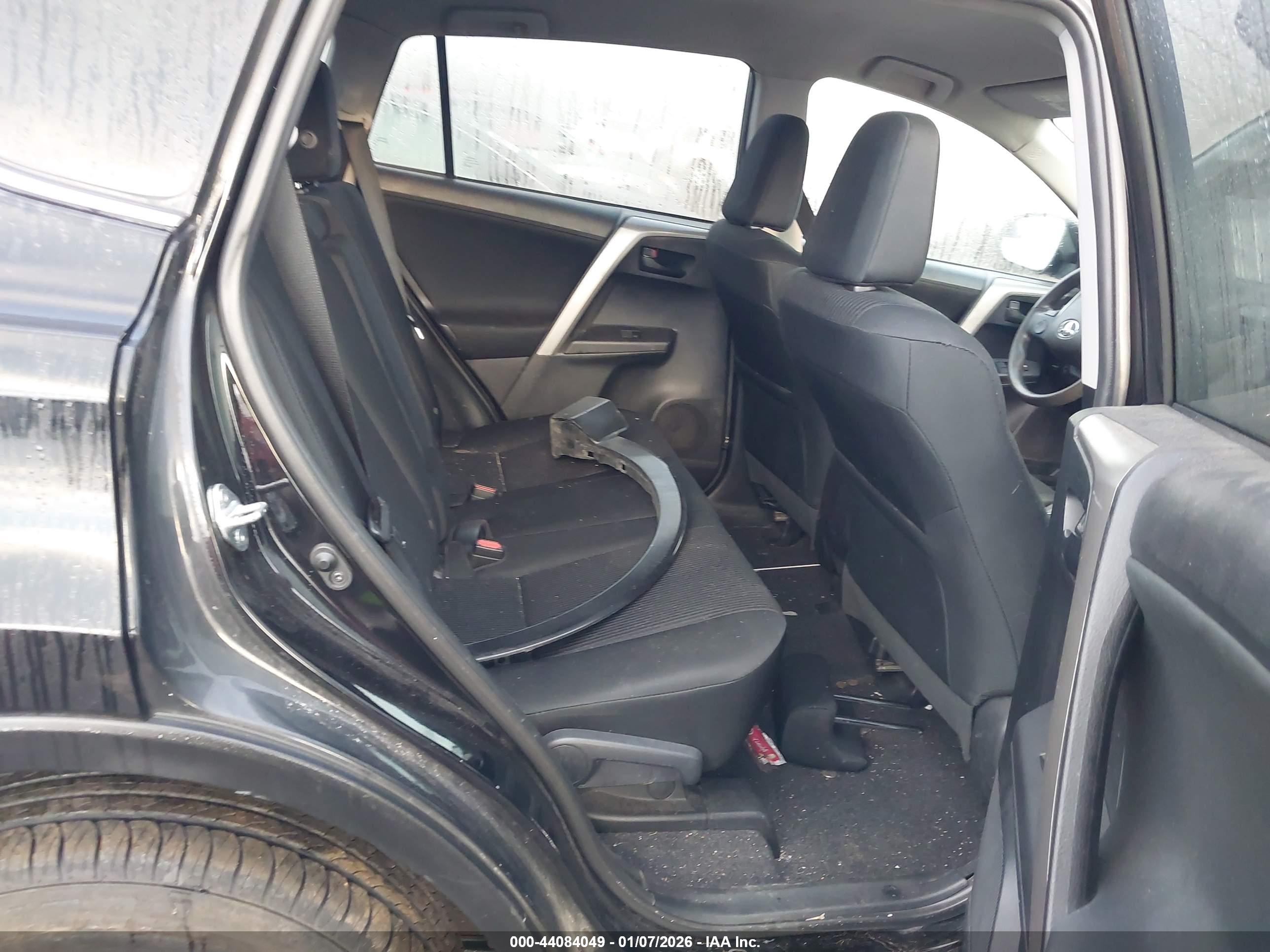 TOYOTA RAV4 image 8
