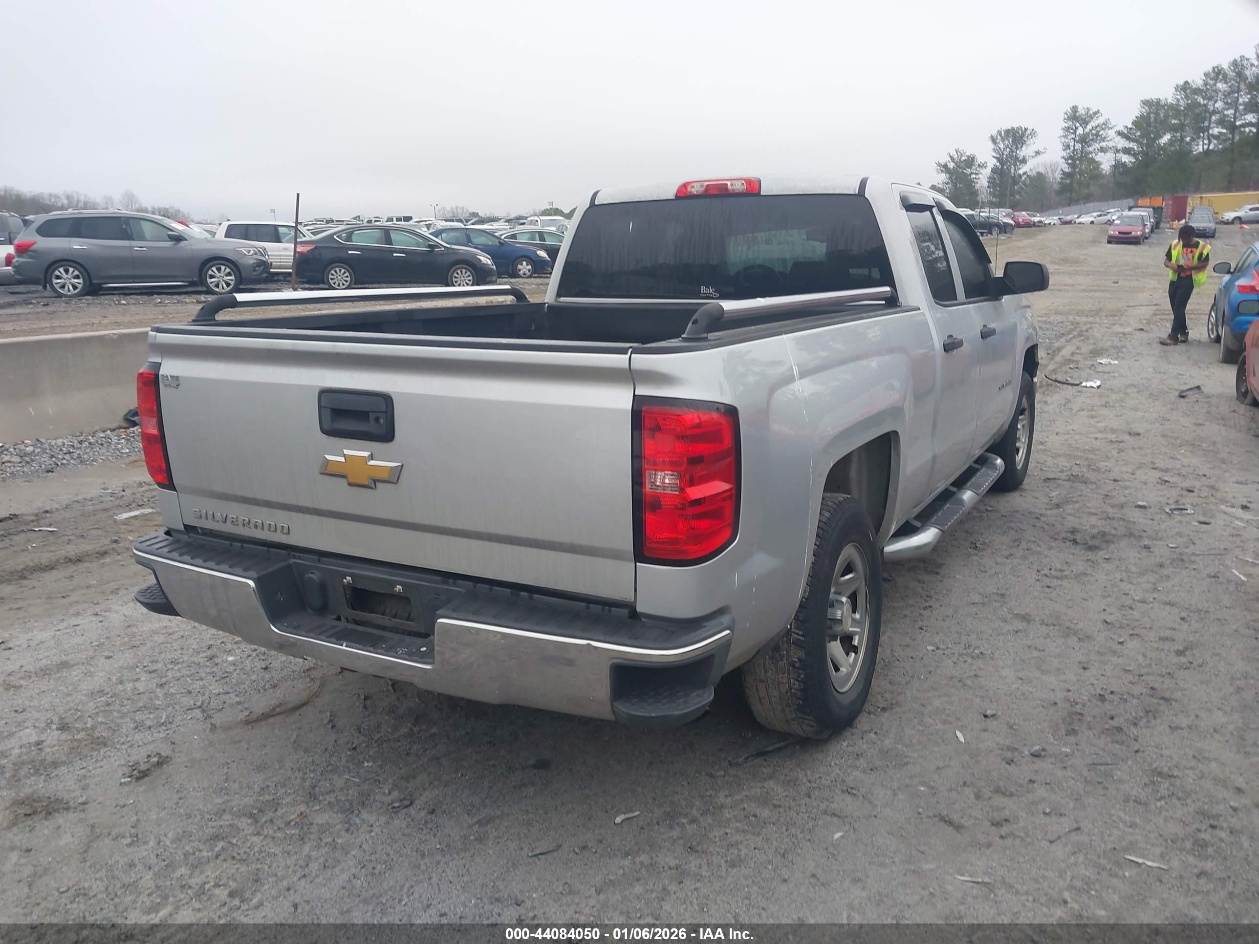 CHEVROLET SILVERADO image 4