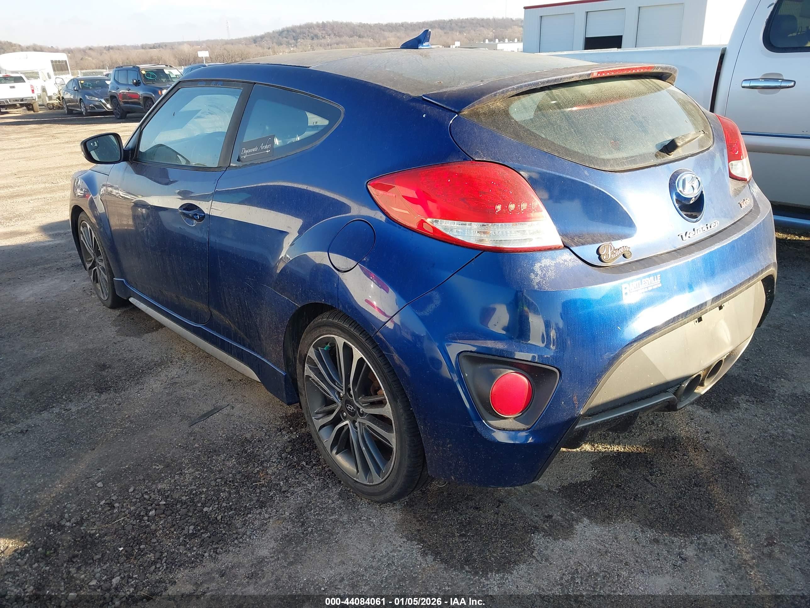 HYUNDAI VELOSTER image 3
