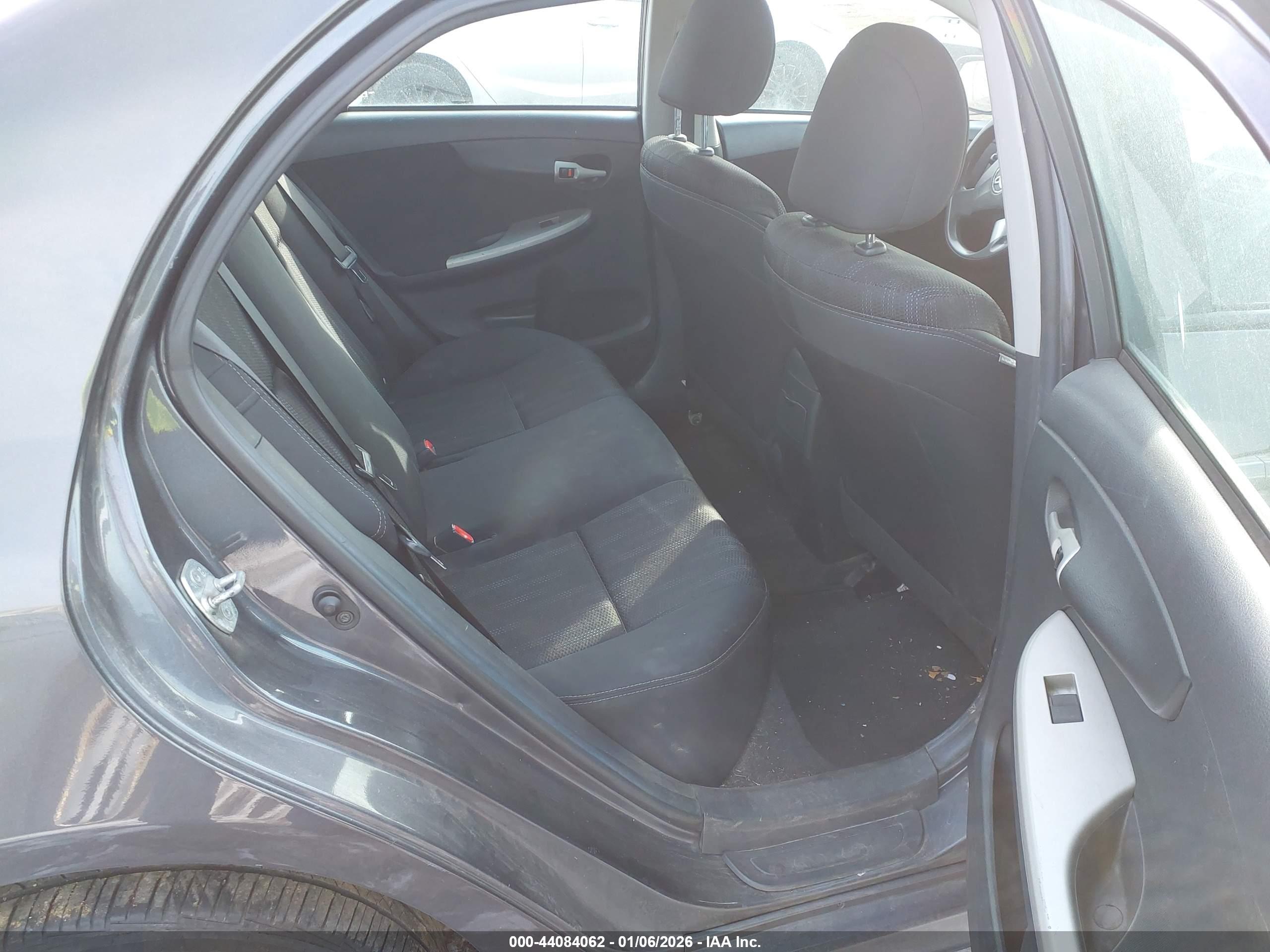 TOYOTA COROLLA image 8