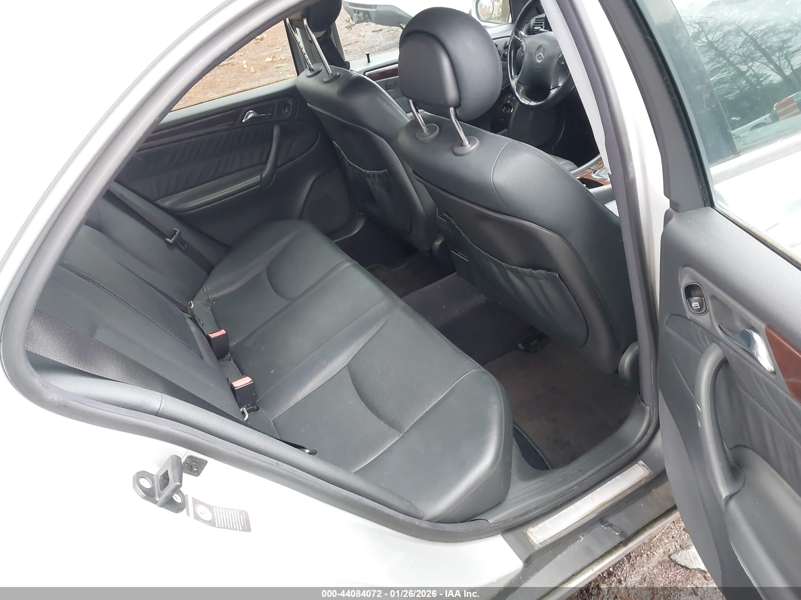 MERCEDES-BENZ C image 8