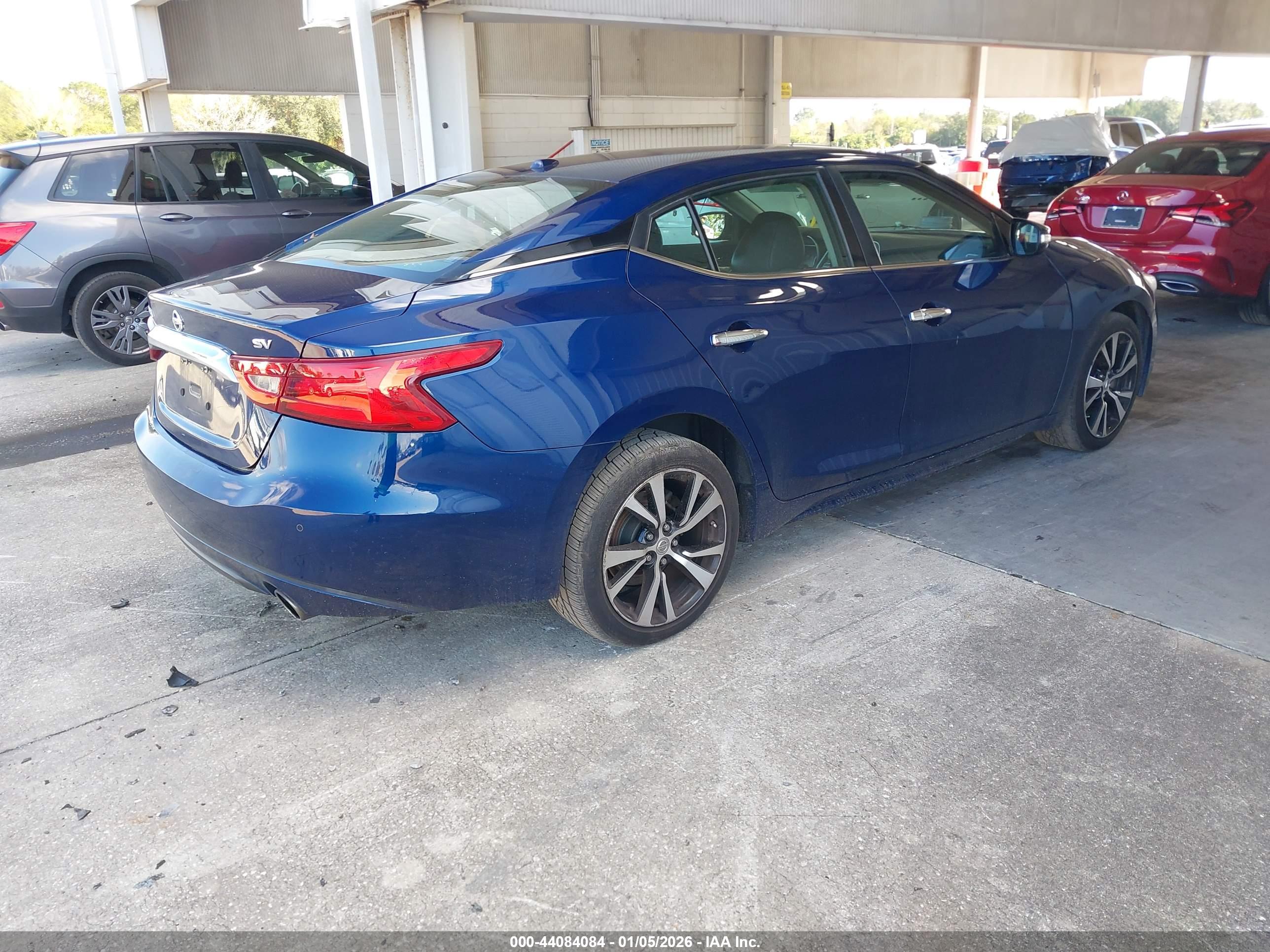 NISSAN MAXIMA image 4