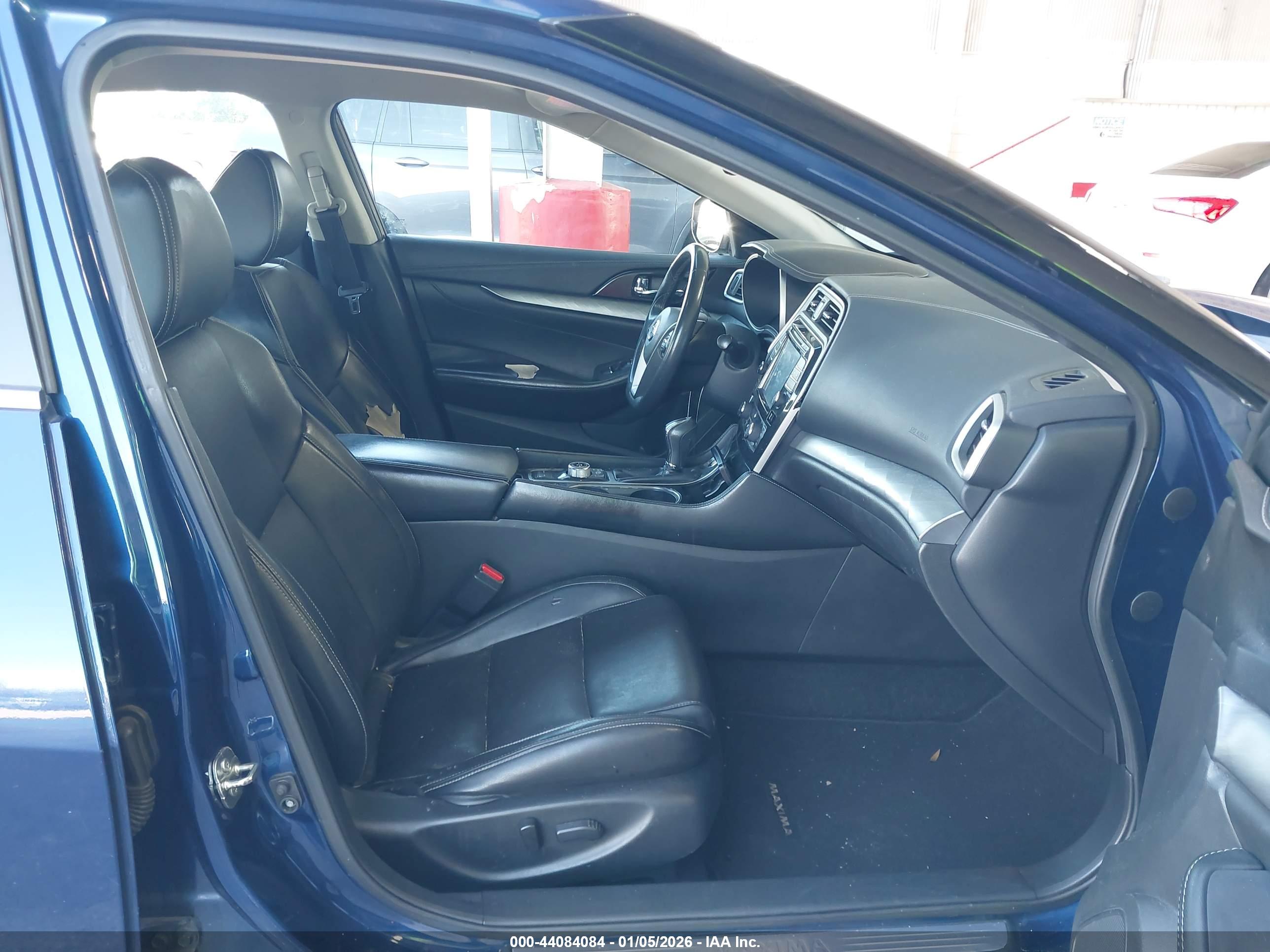 NISSAN MAXIMA image 5