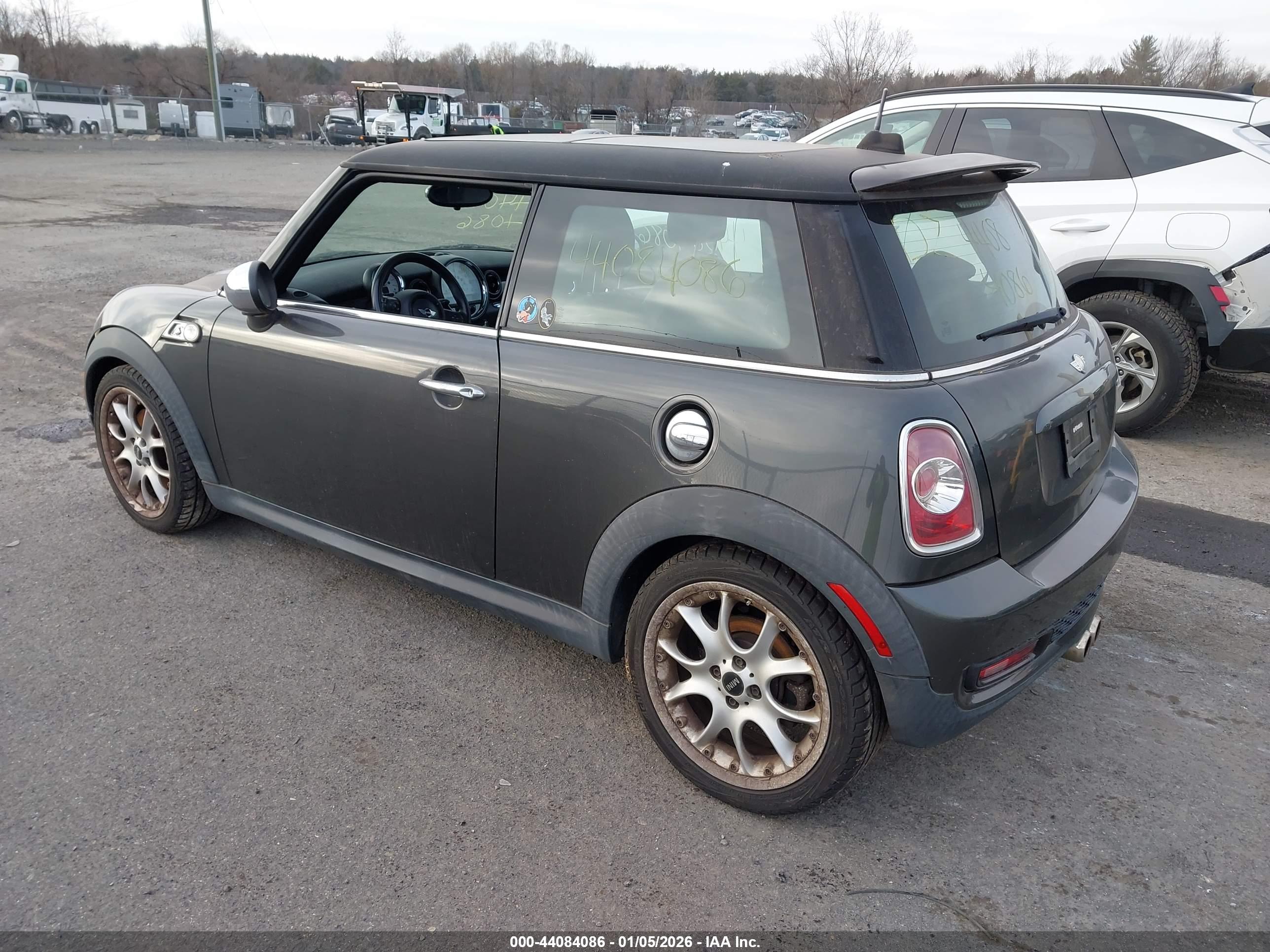 MINI COOPER image 3