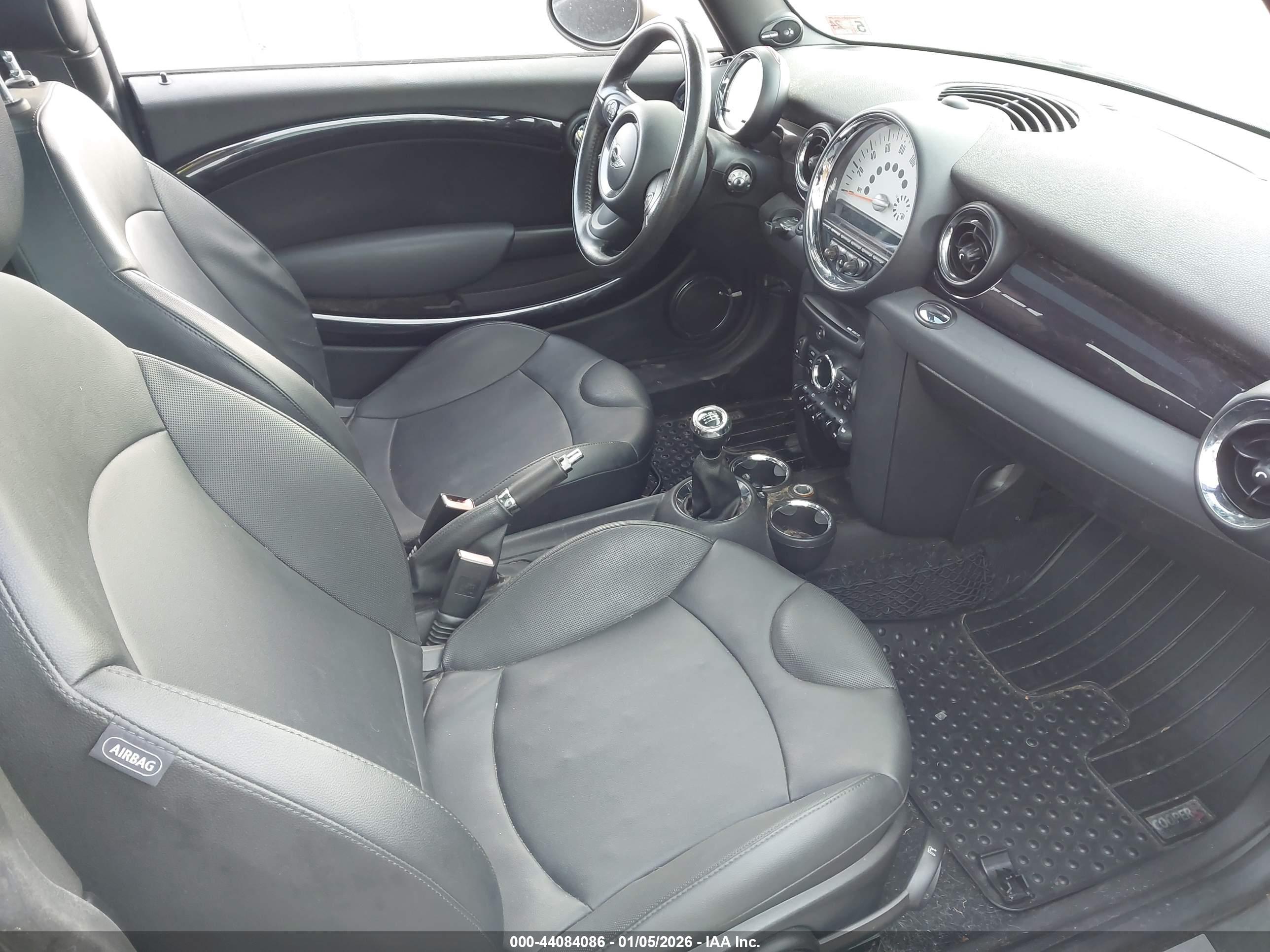 MINI COOPER image 5