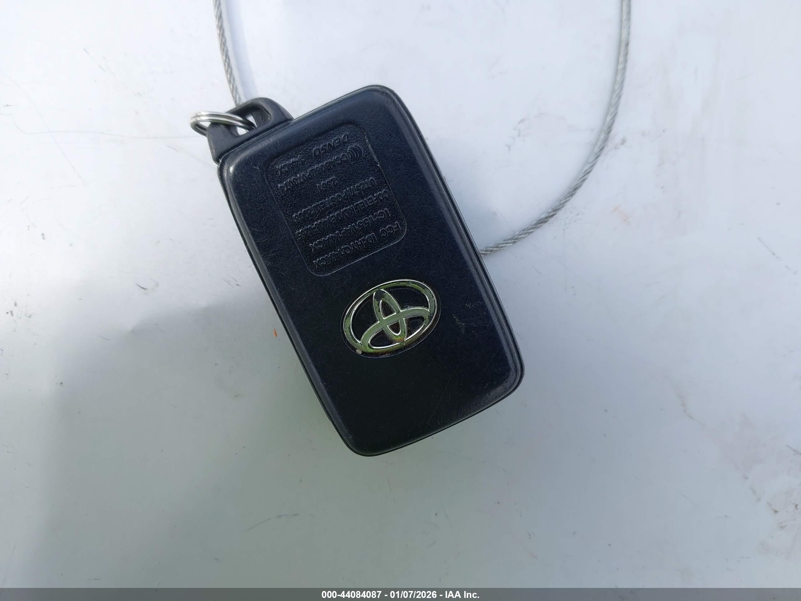 TOYOTA PRIUS image 11