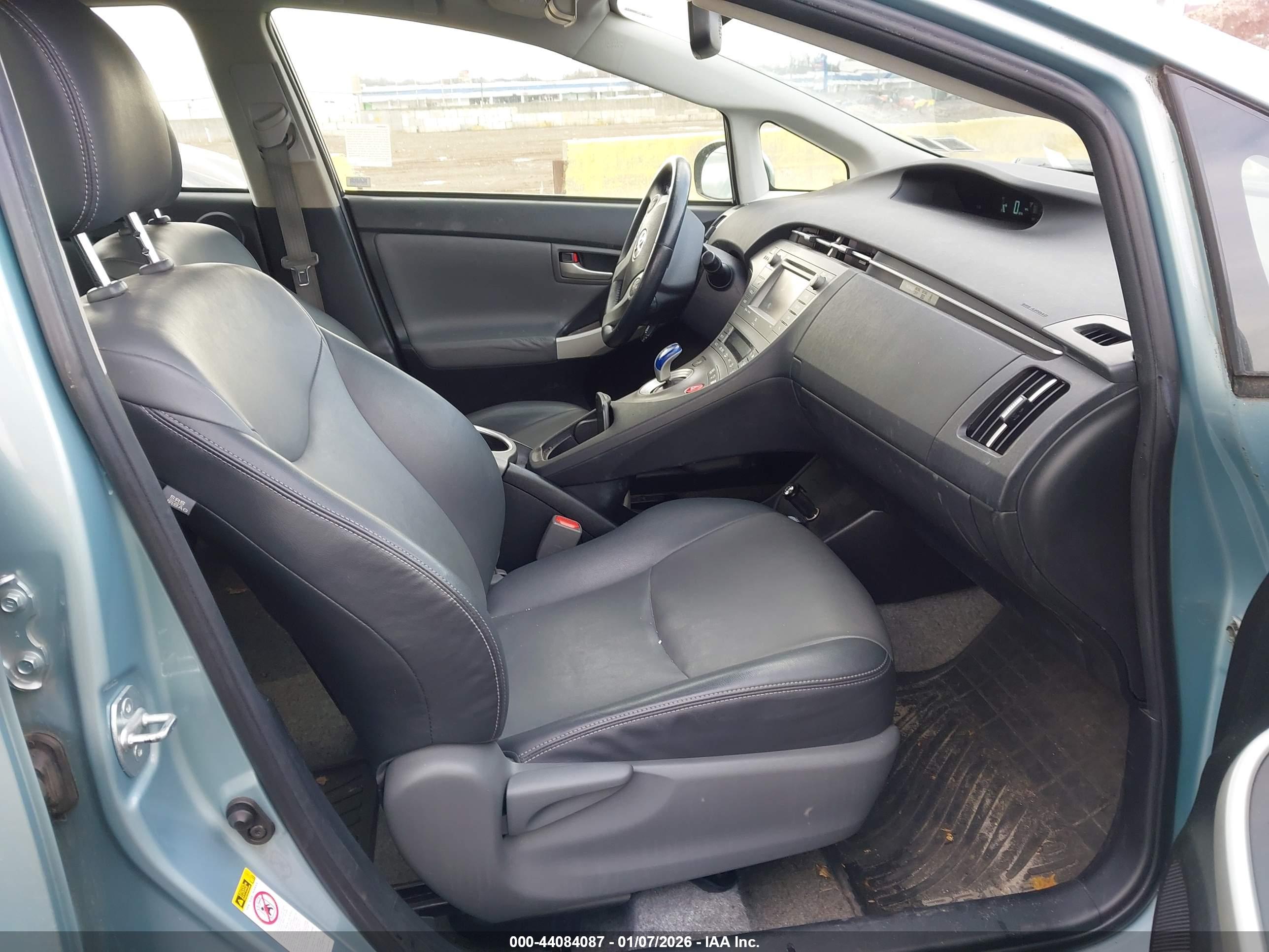 TOYOTA PRIUS image 5