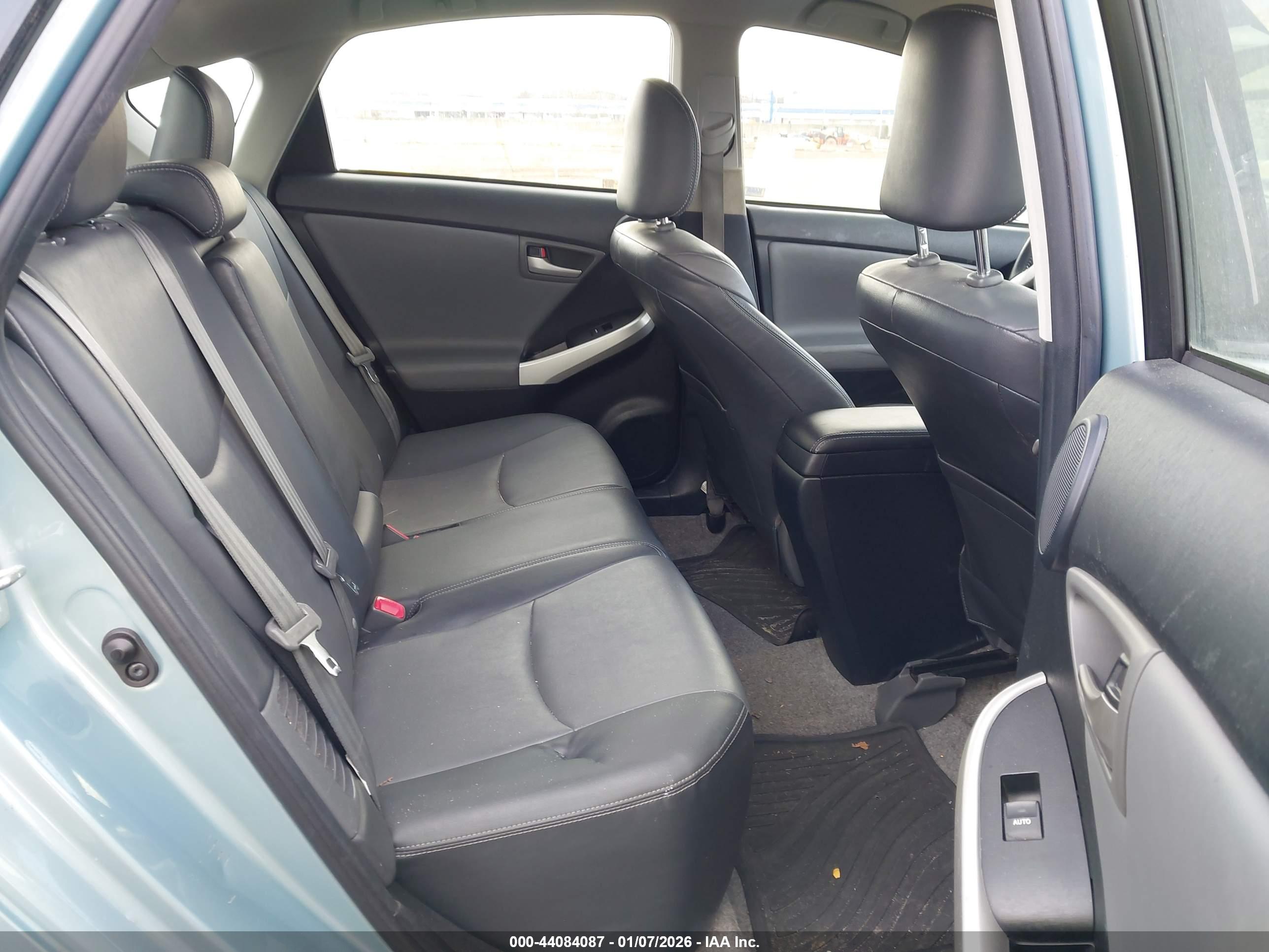 TOYOTA PRIUS image 8