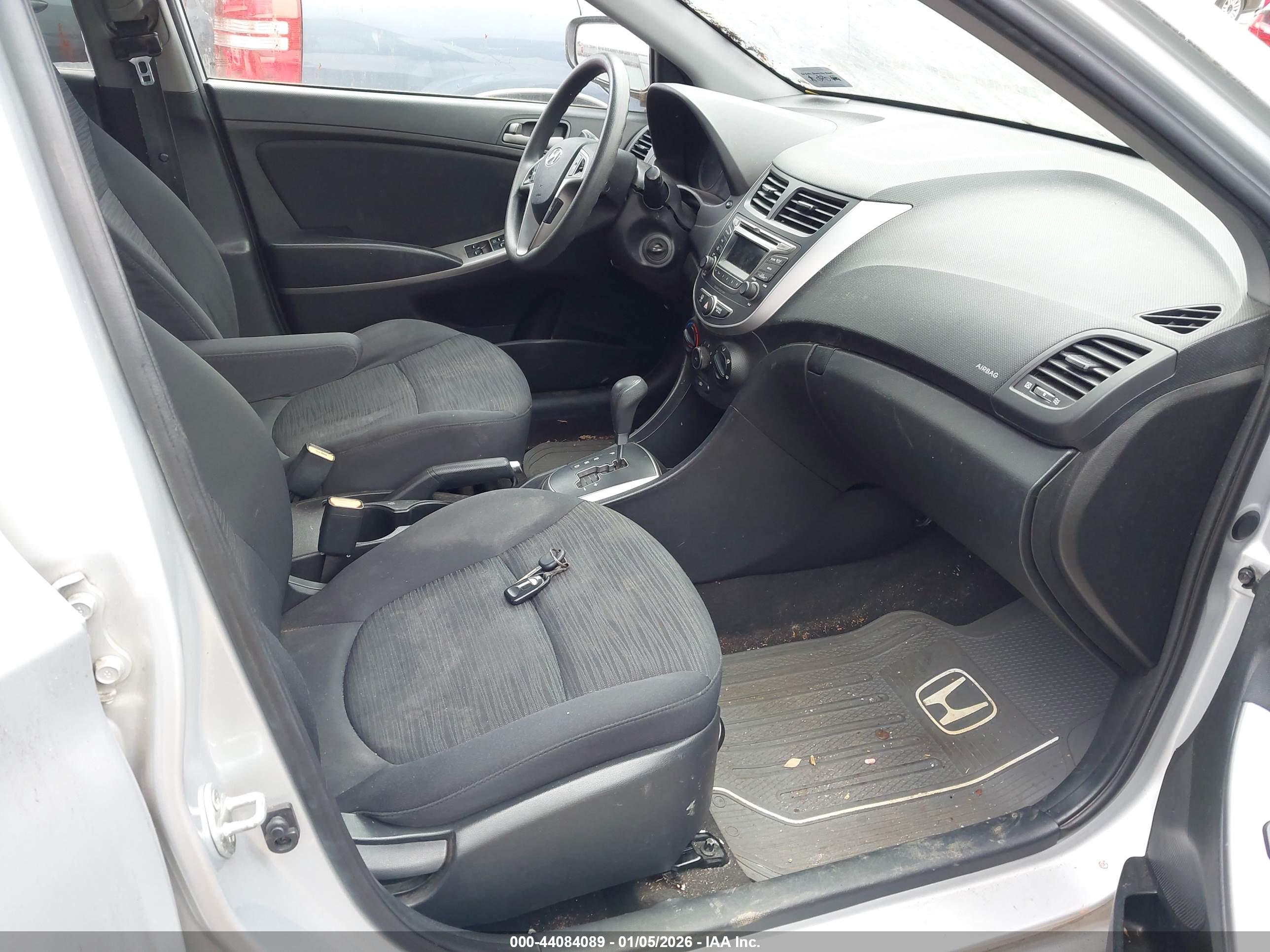 HYUNDAI ACCENT image 5