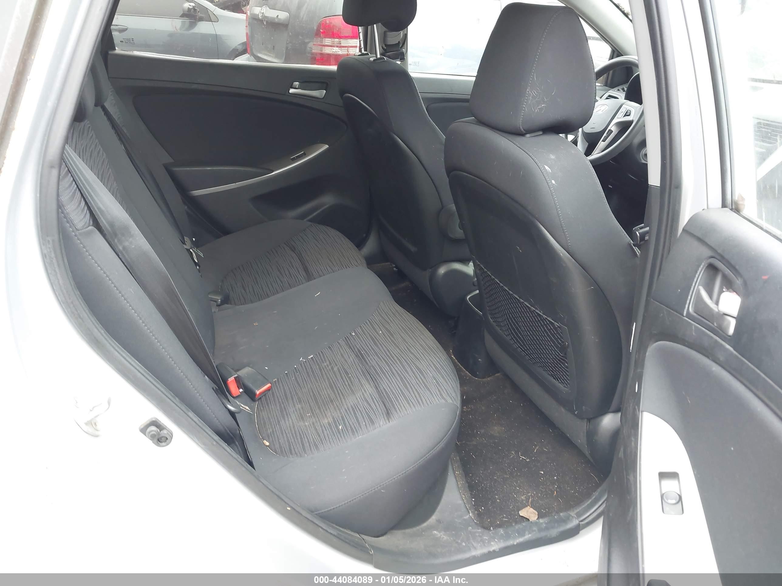 HYUNDAI ACCENT image 8