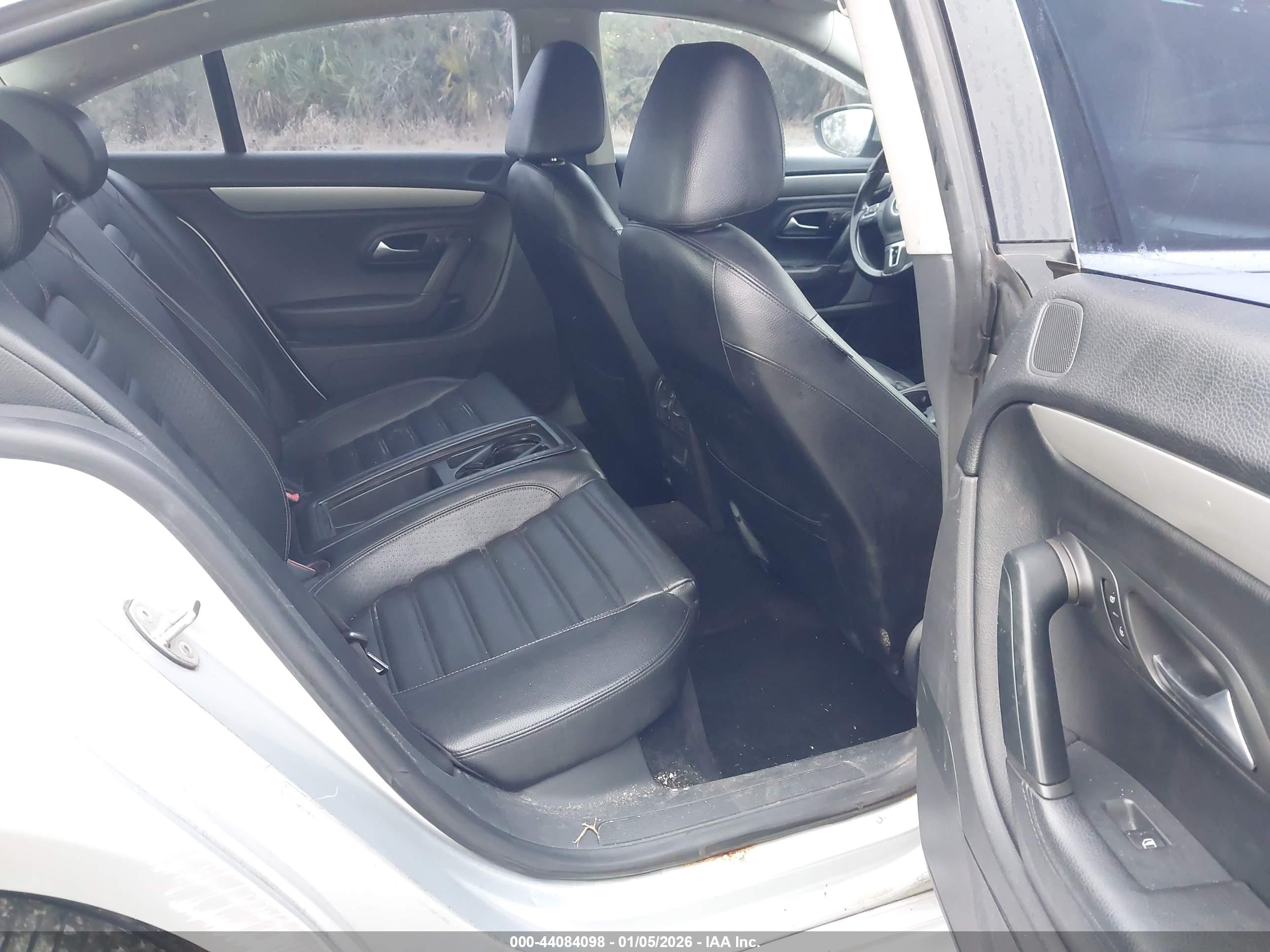 VOLKSWAGEN CC image 8