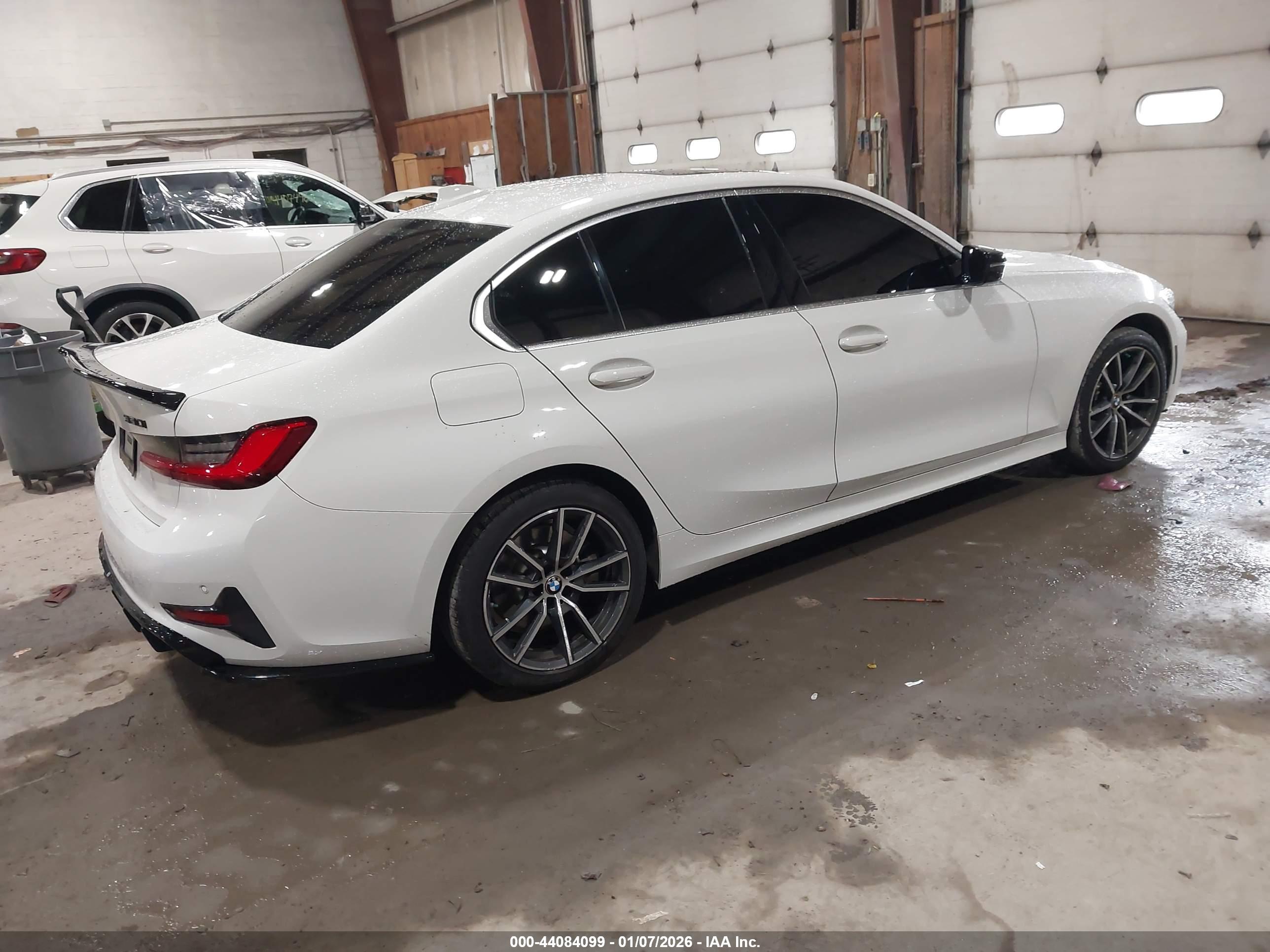 BMW 330I image 4