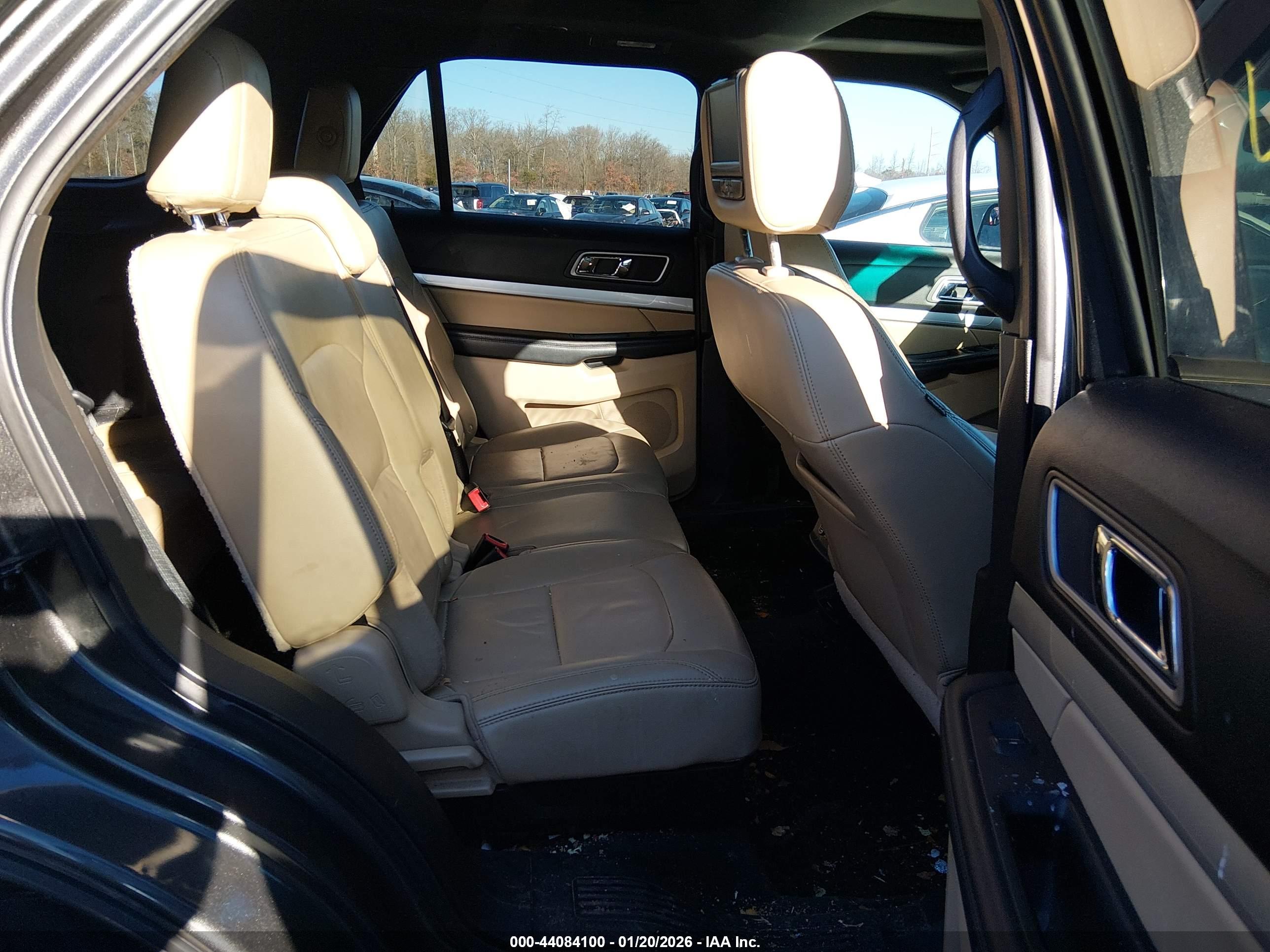 FORD EXPLORER image 8