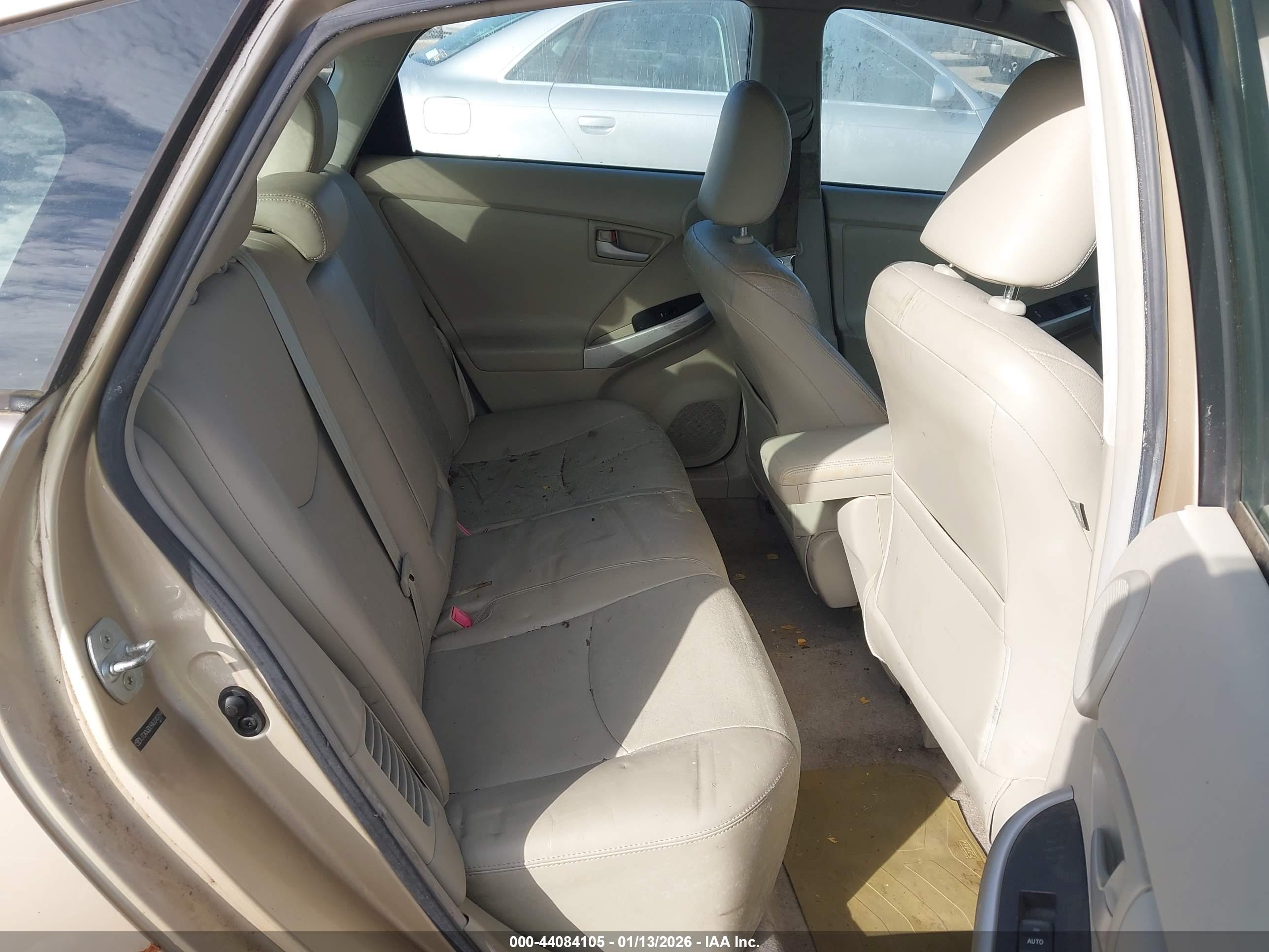 TOYOTA PRIUS image 8