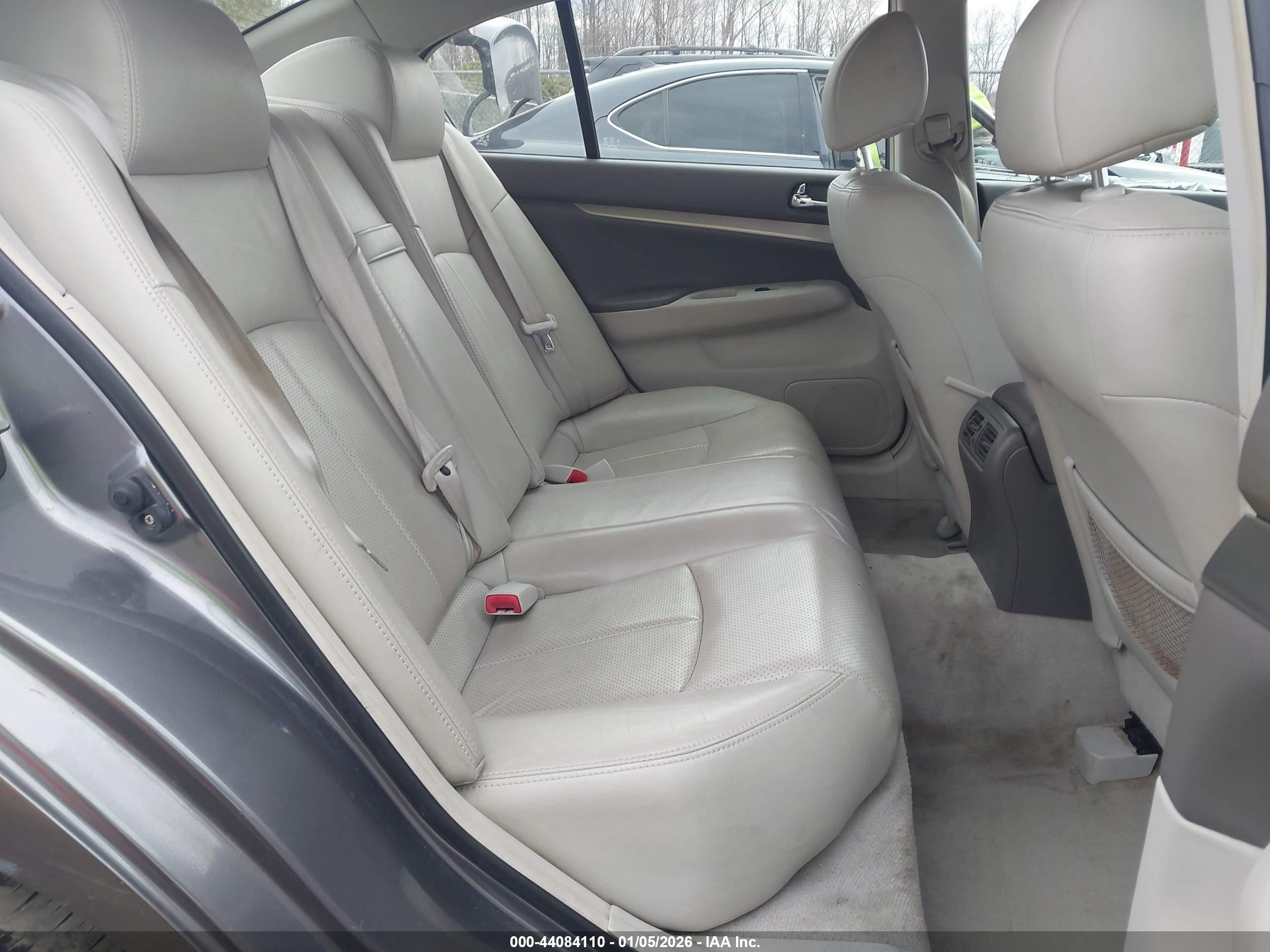 INFINITI G37X image 8