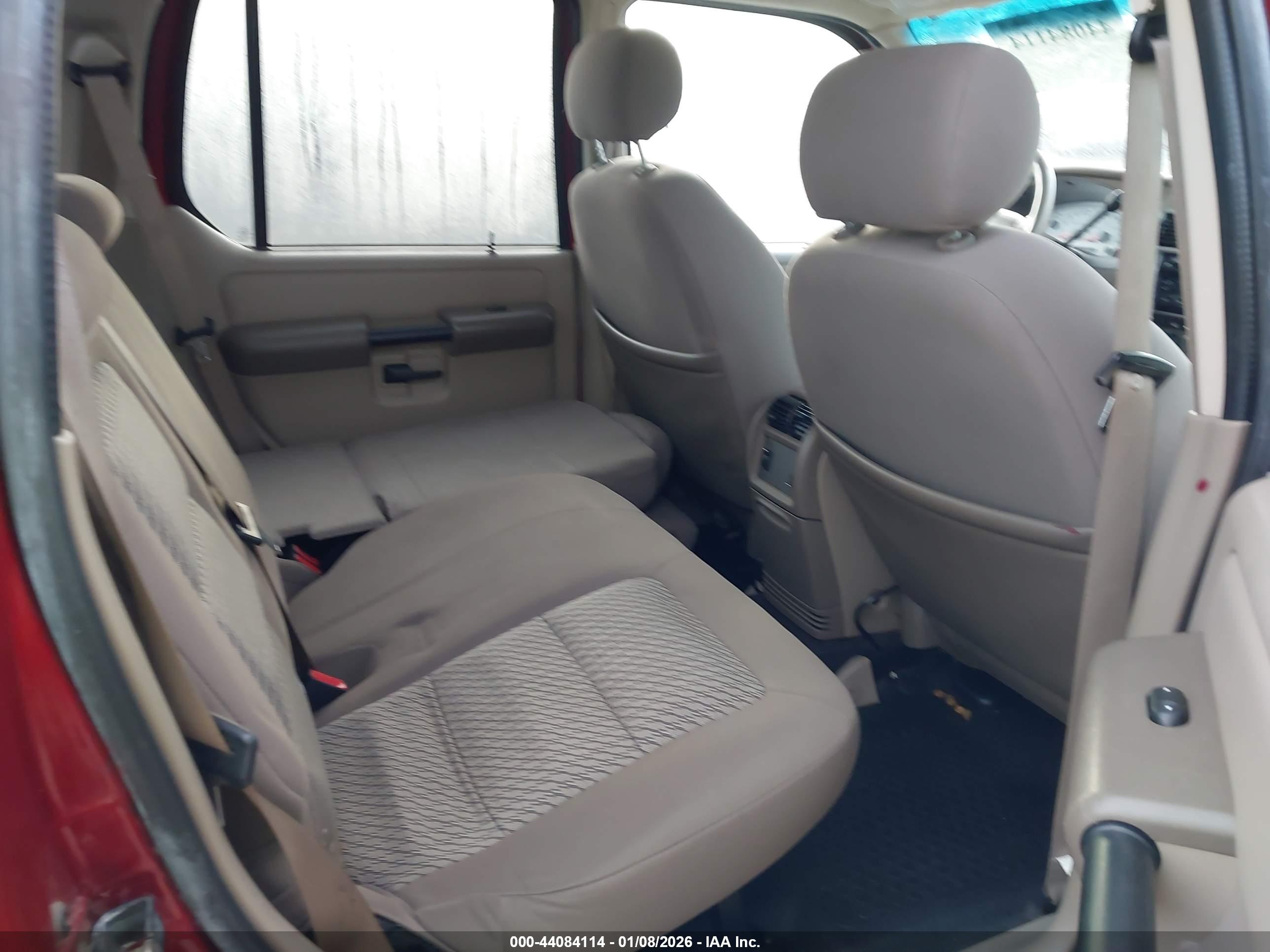 FORD EXPLORER image 8